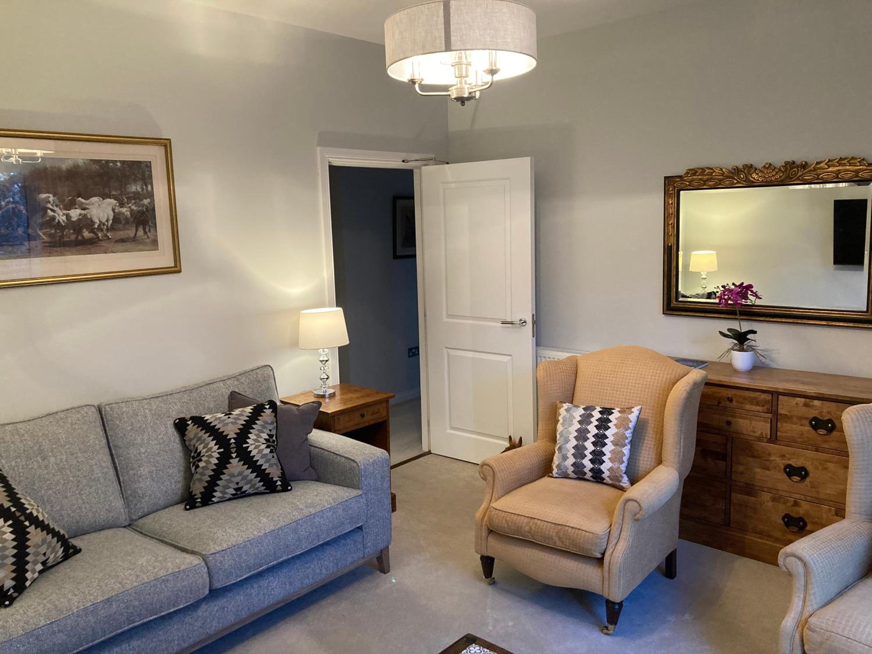 Hedgefield House - Serene Top Floor Apartment view 2