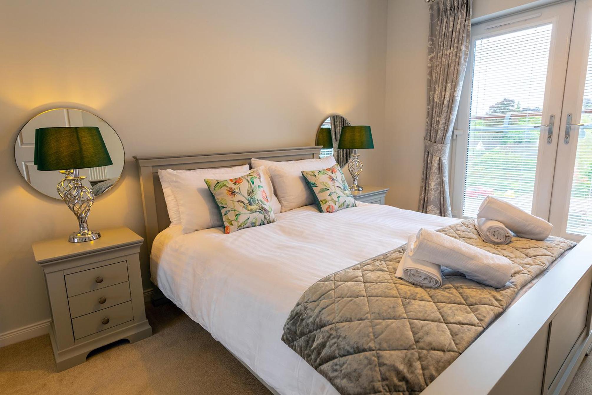 Hedgefield House - Serene Top Floor Apartment view 5