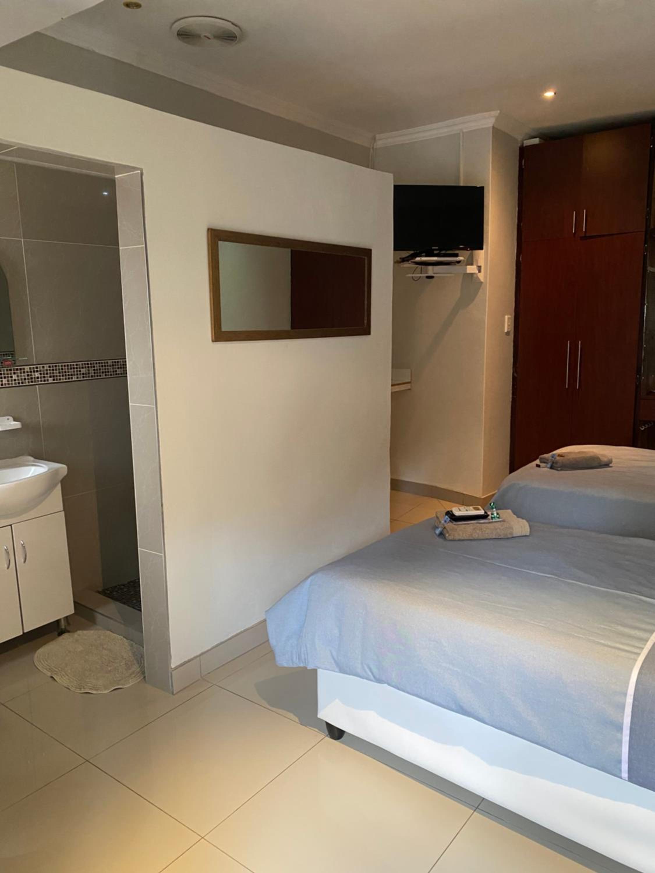 Acquila Guest House