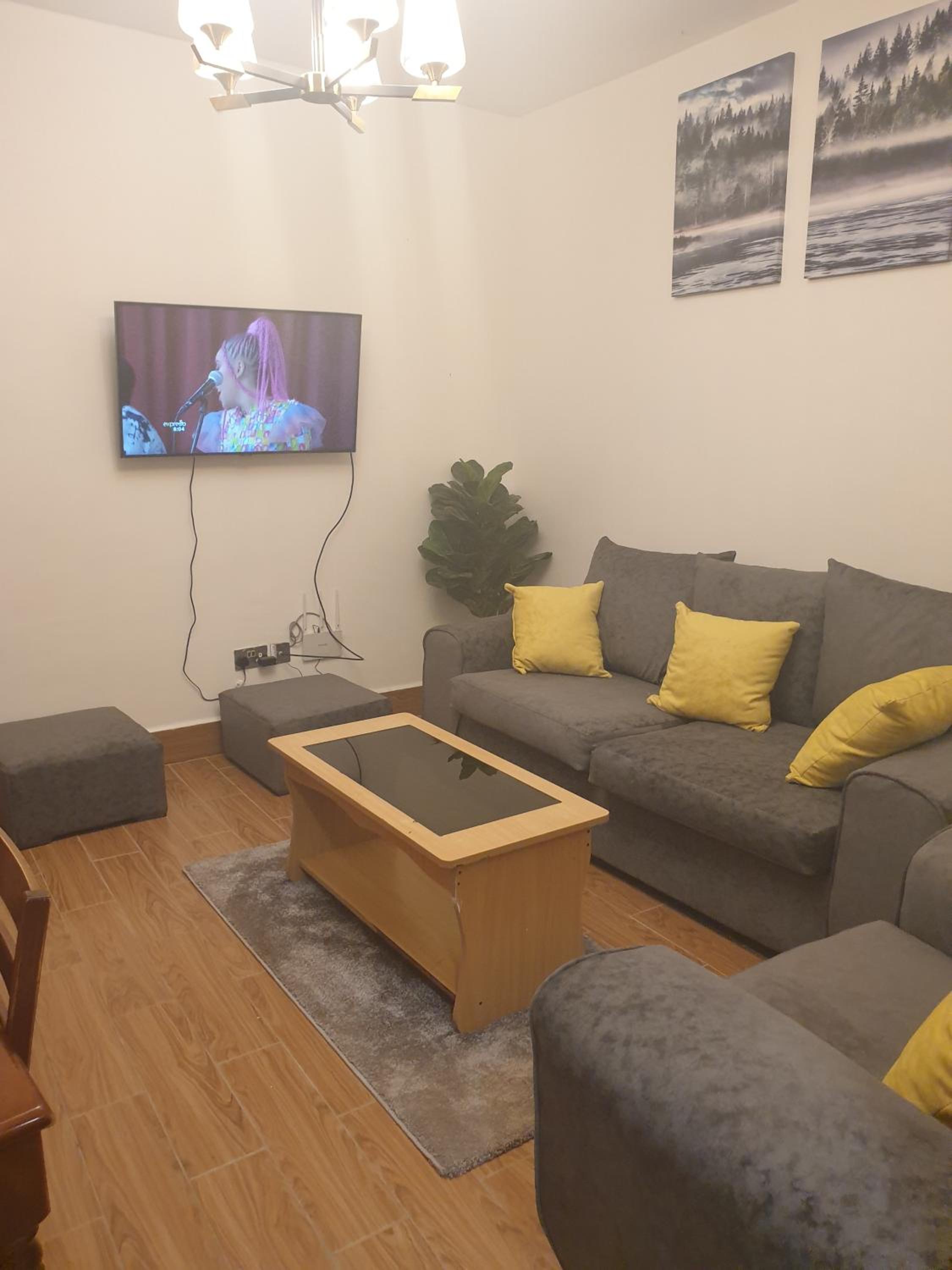 Lovely 2 and 1 bedroom guest units Karen view 2