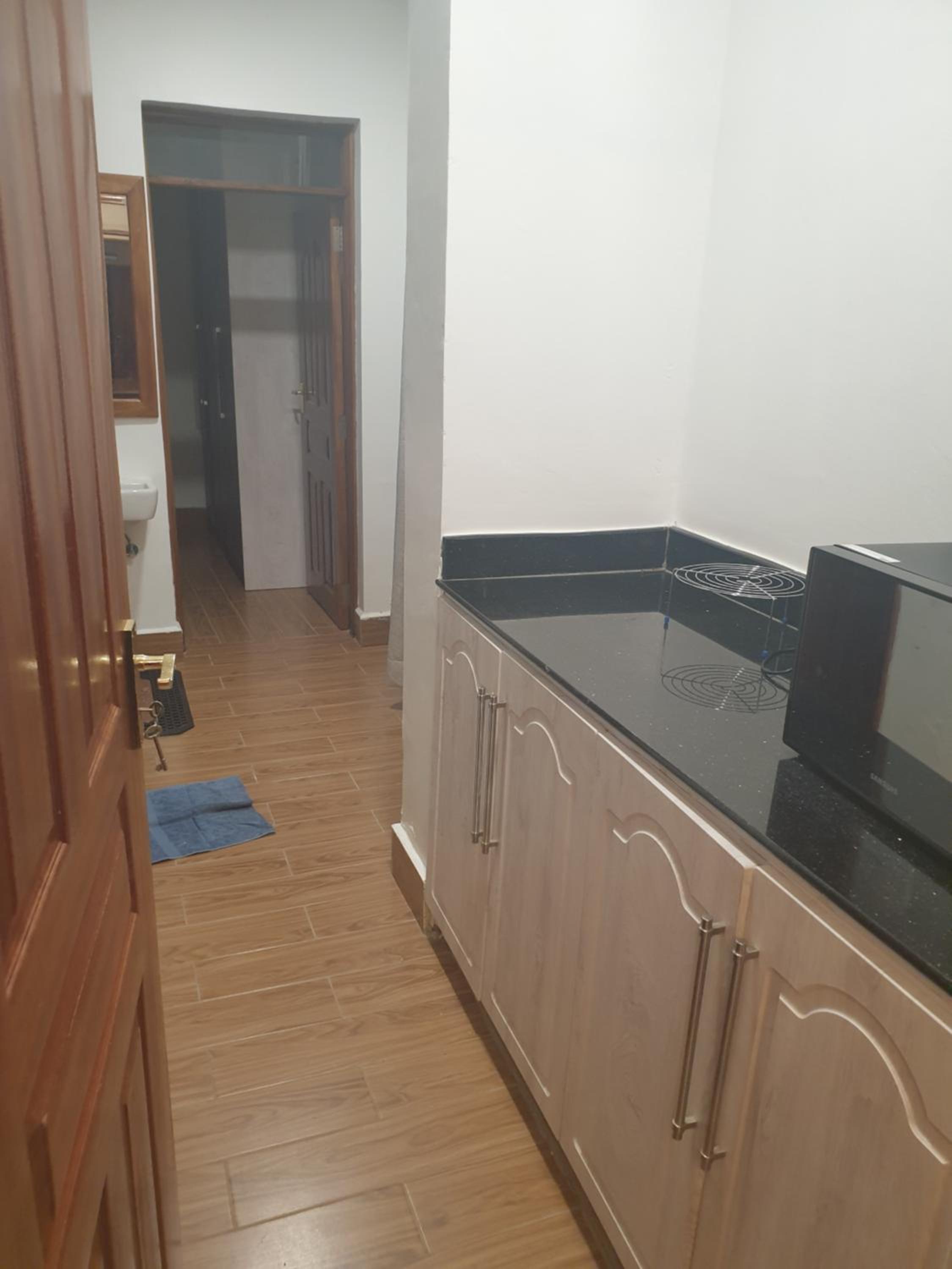 Lovely 2 and 1 bedroom guest units Karen view 3