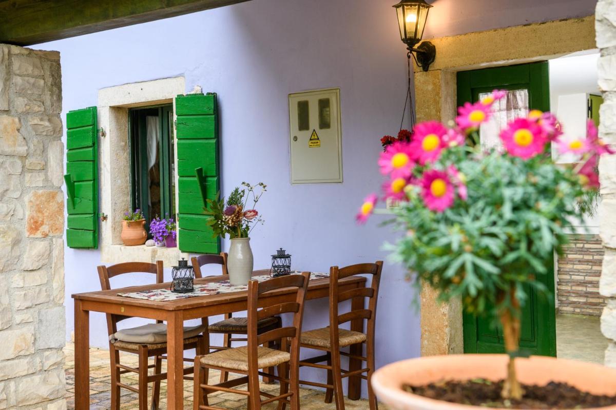 Rural home Oriana view 2