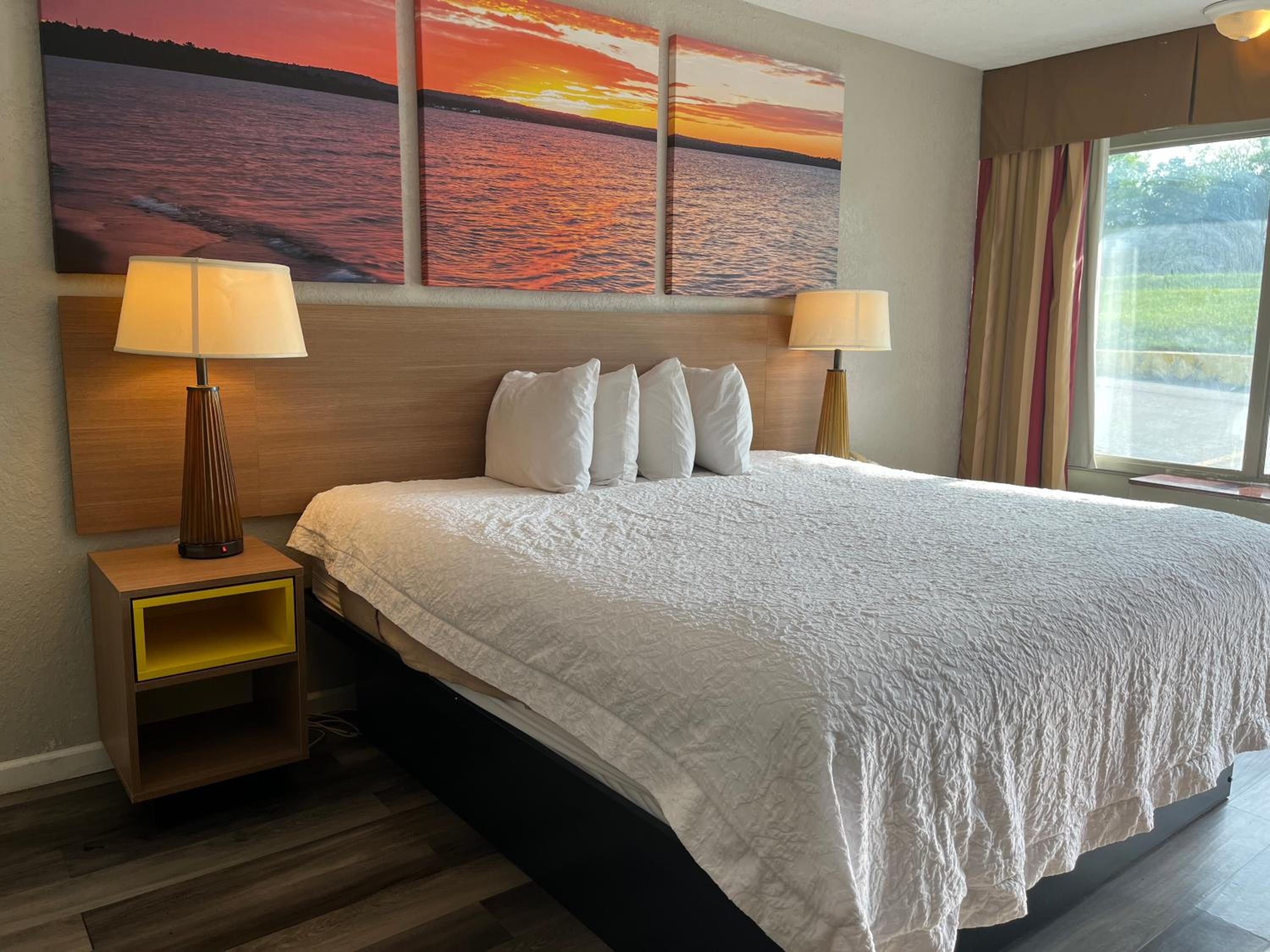 Days Inn & Suites by Wyndham Dayton North view 4