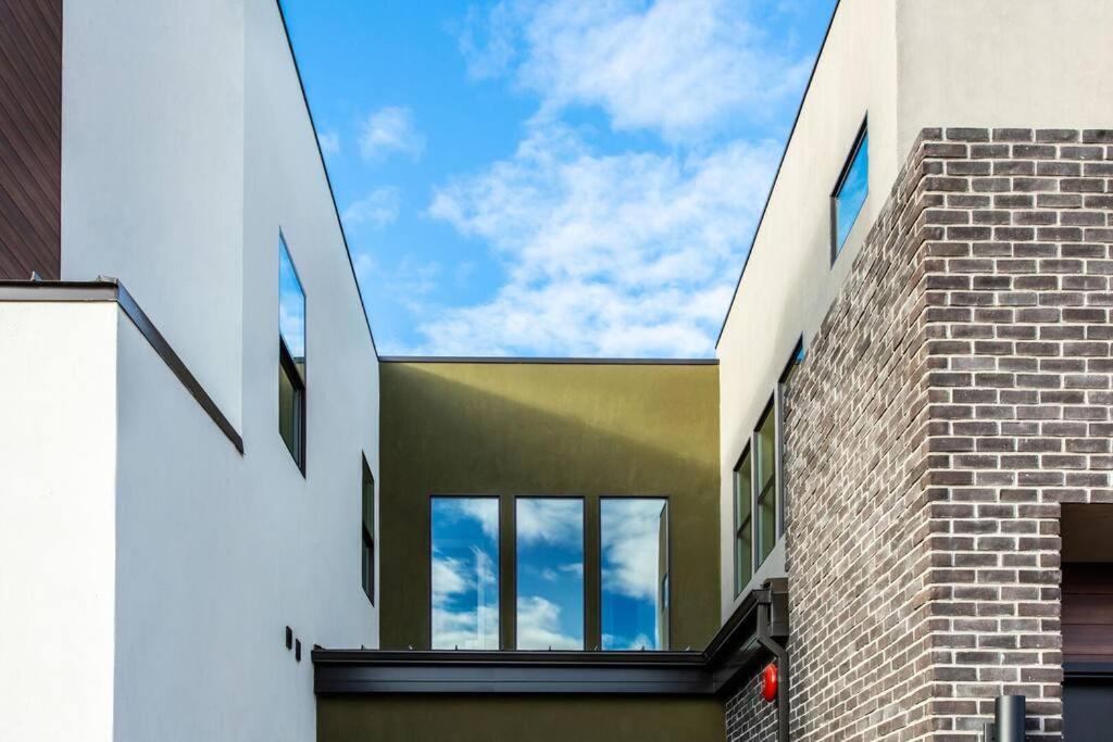 Hotel Resort Villa 2 - Stunning Views Of The Pool And Golf Course! Large Upper Patios For Entertaining!