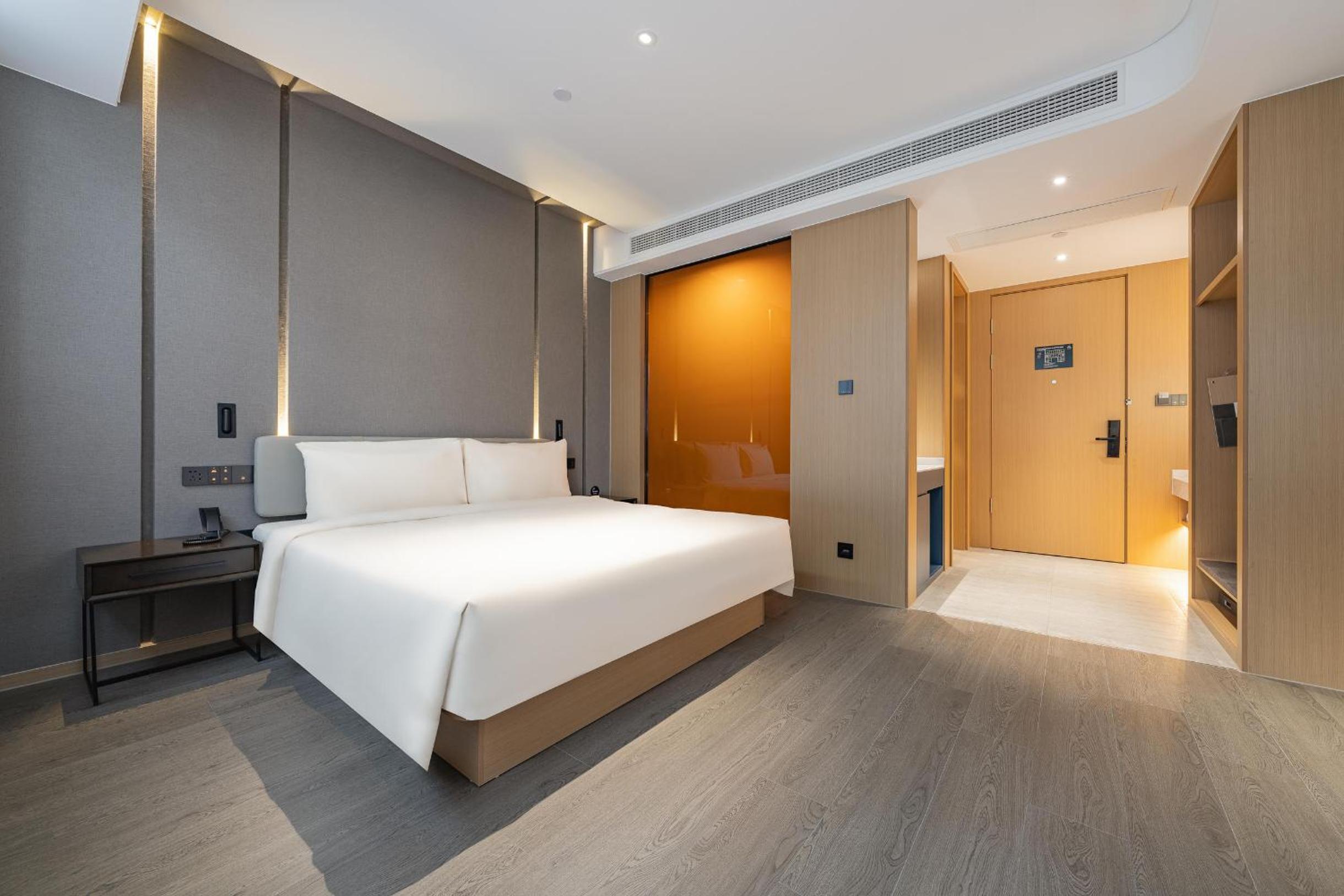 Atour Hotel Lingang New Town