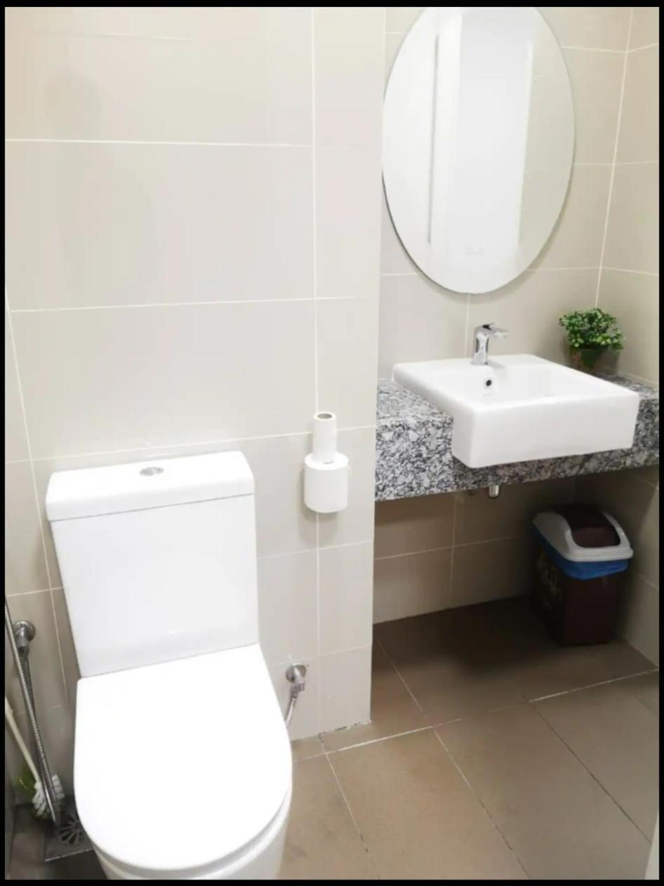 Executive 2-Bedroom Next to Paradigm Mall and New World Hotel photo 4