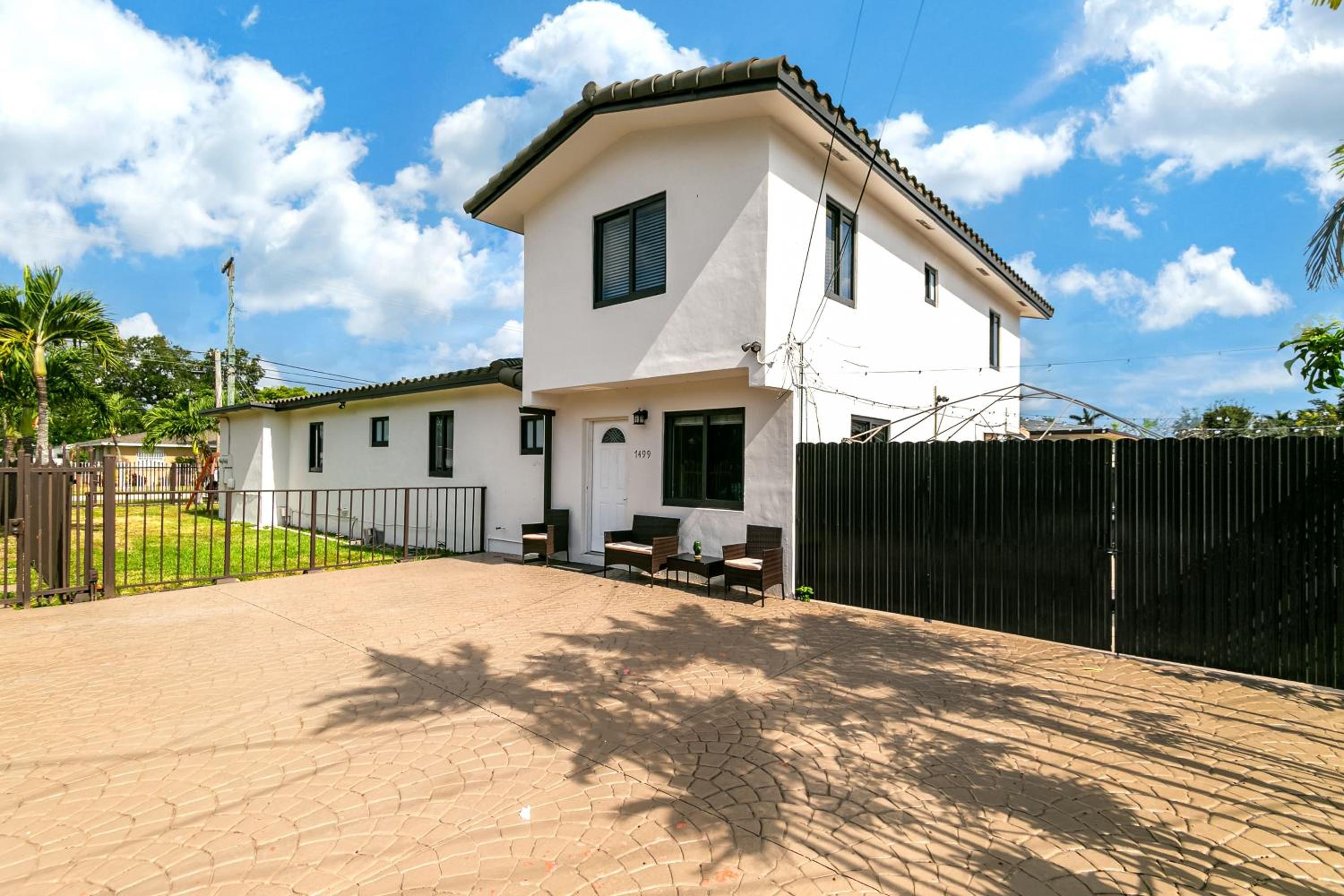 Hotel New 2bedroom 2 Bath House With Private Backyard And Jacuzzi