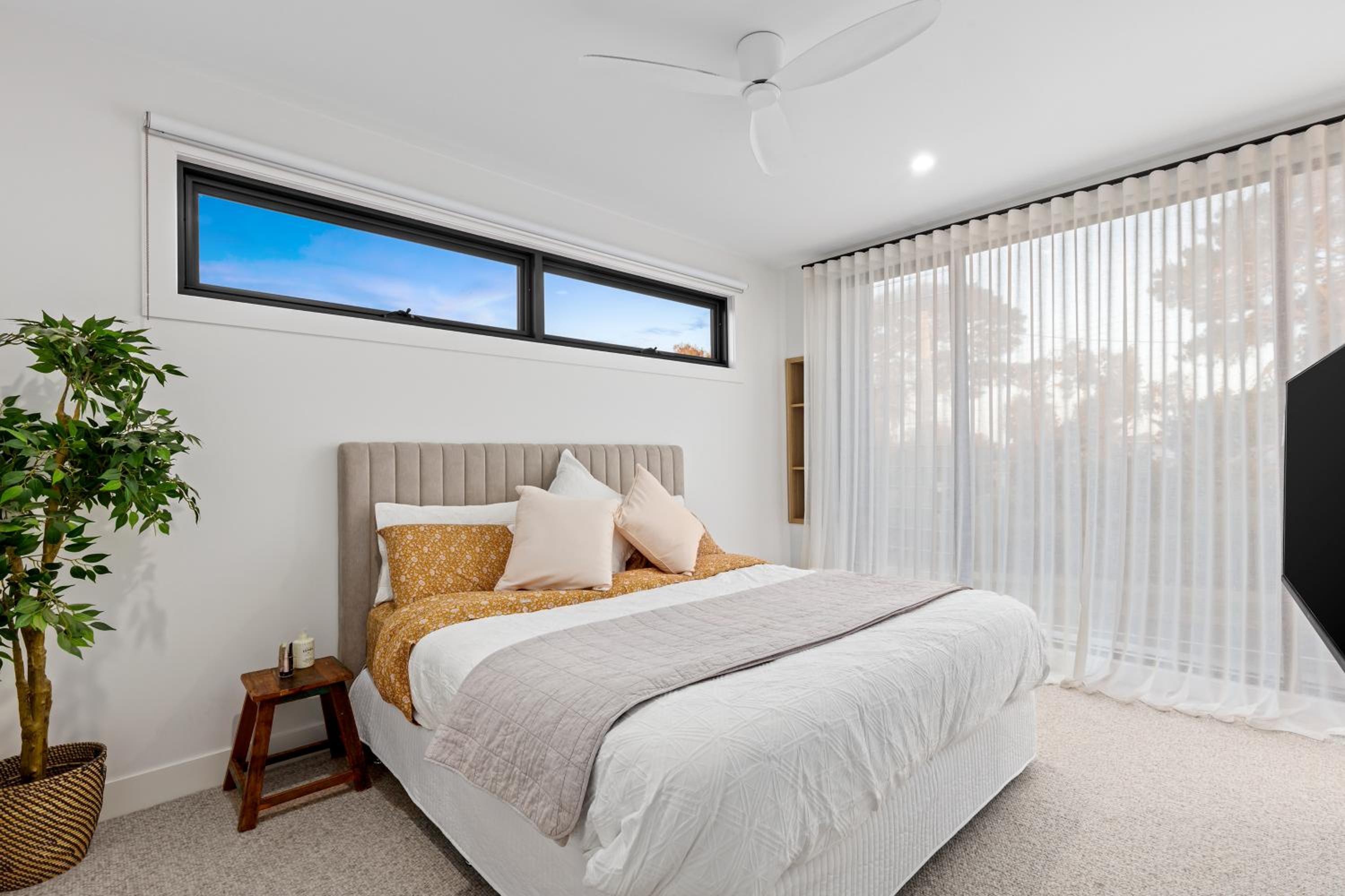 Sensational 4 Bedroom House - Free Parking - Free WIFI