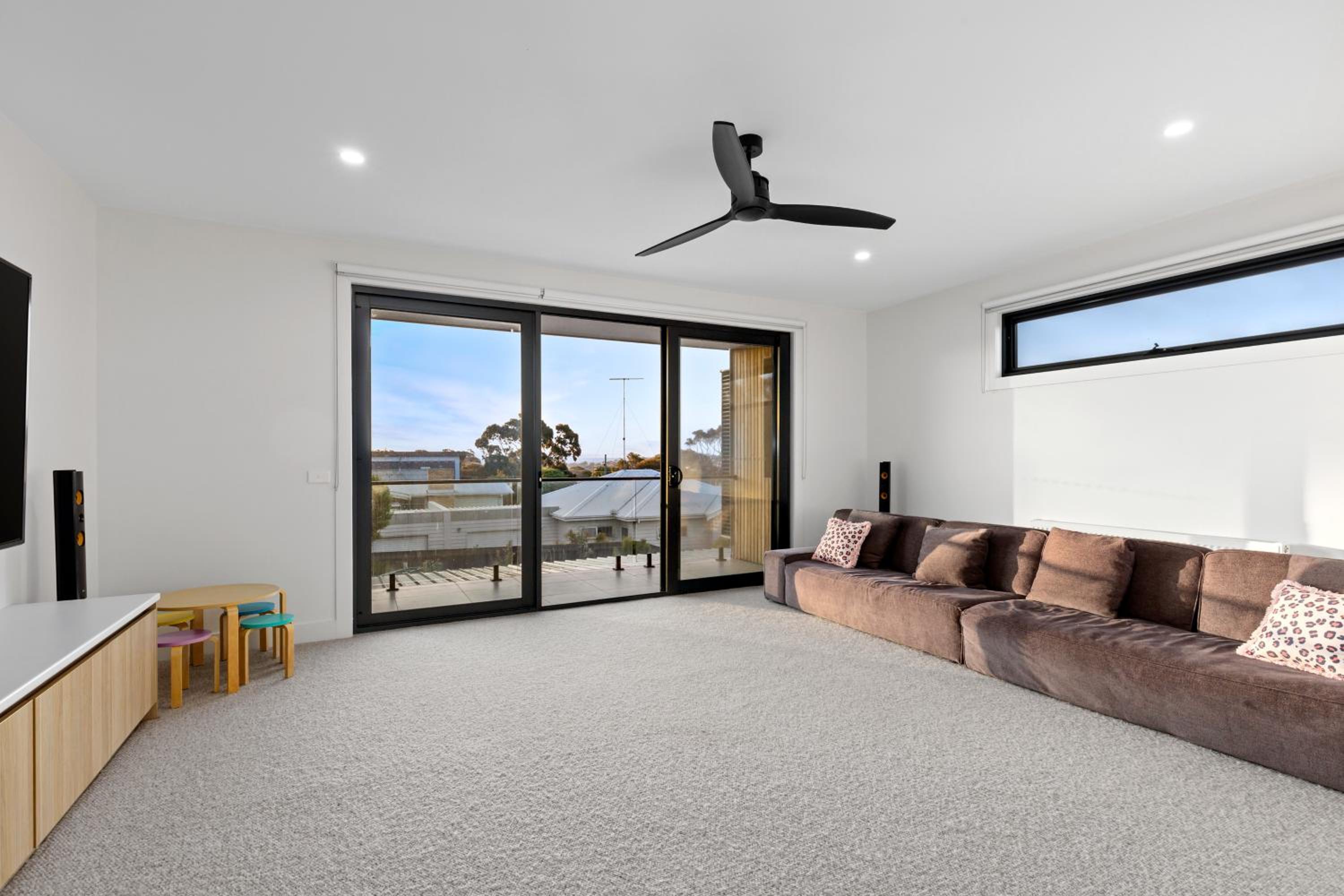 Sensational 4 Bedroom House - Free Parking - Free WIFI