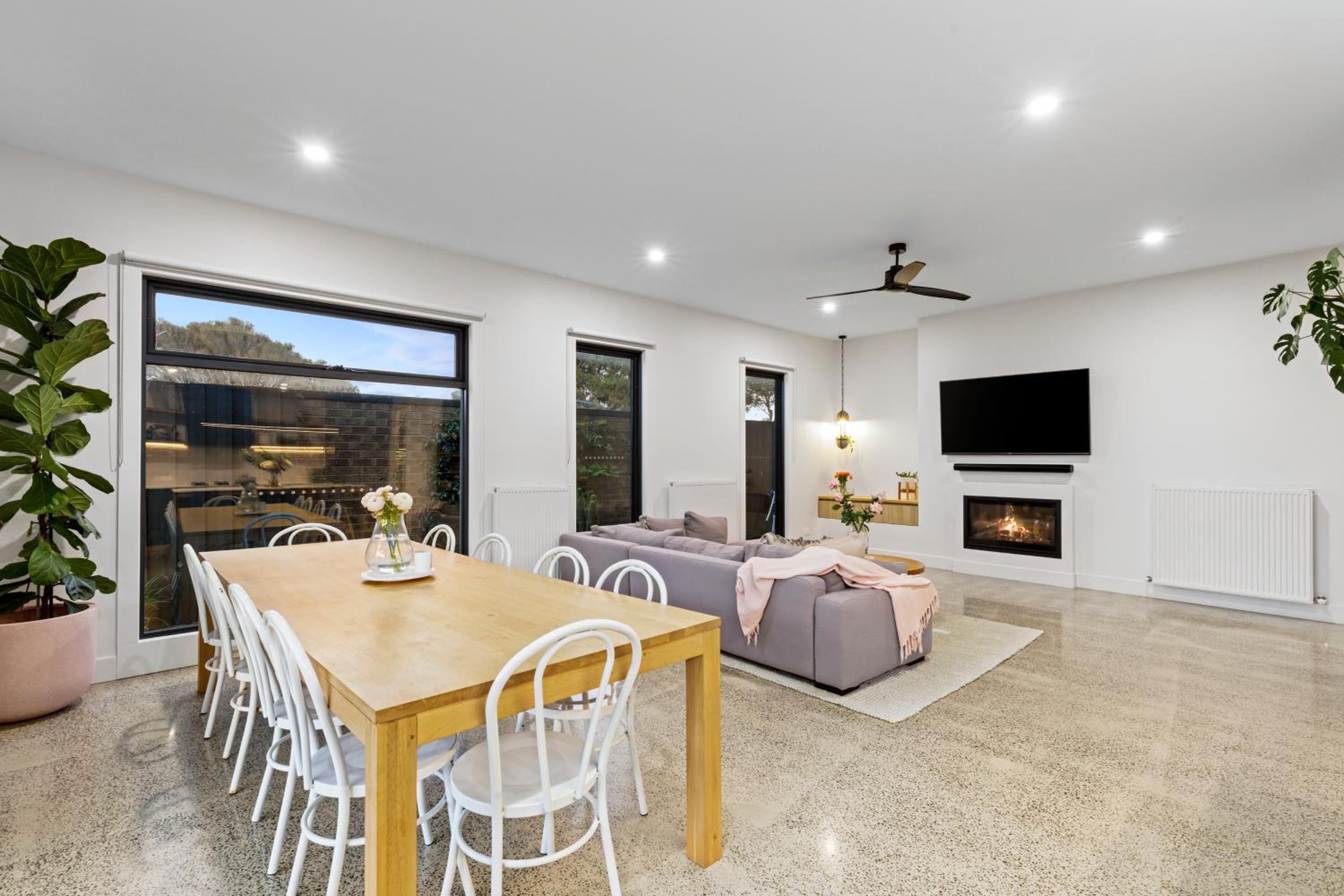 Sensational 4 Bedroom House - Free Parking - Free WIFI