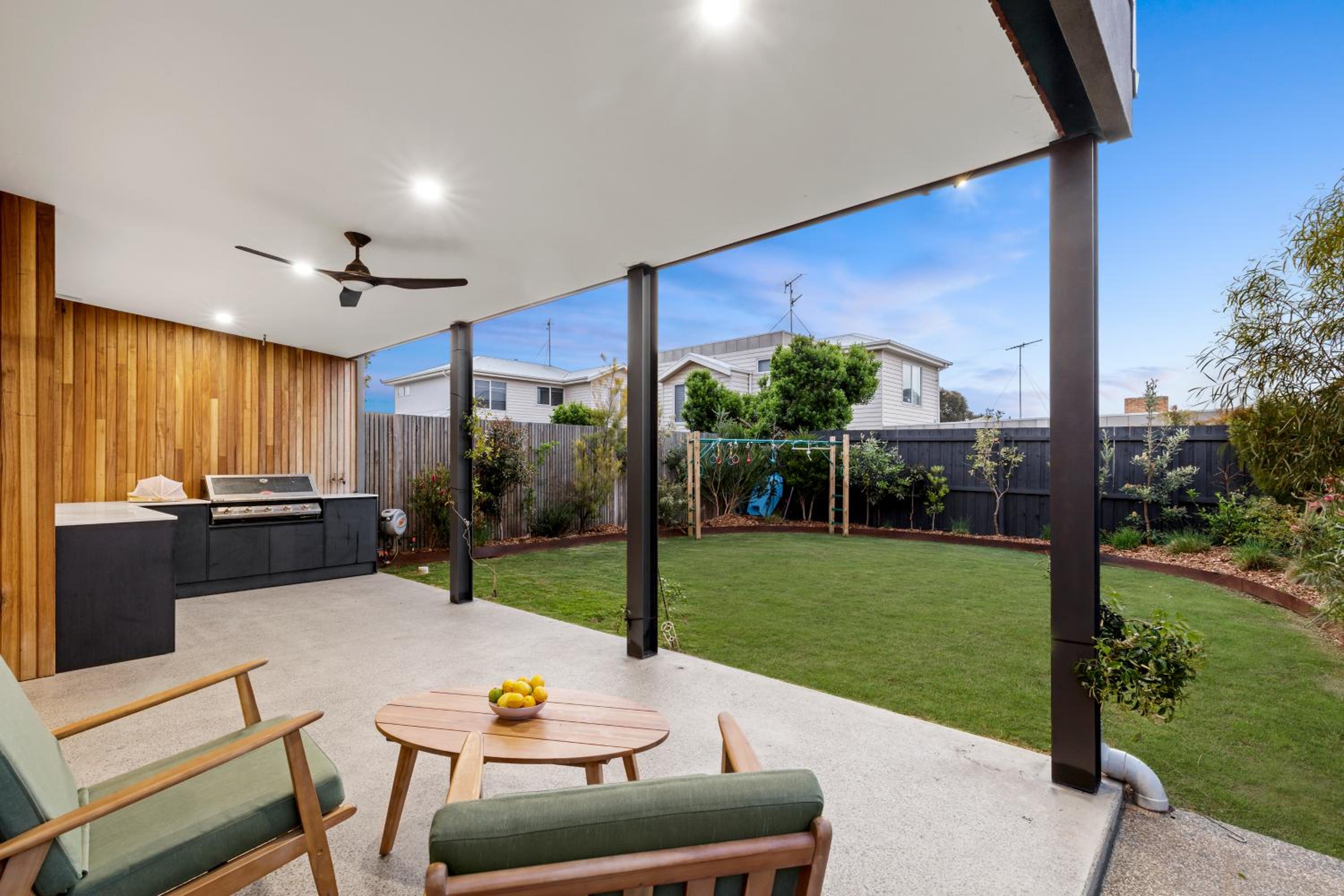 Sensational 4 Bedroom House - Free Parking - Free WIFI