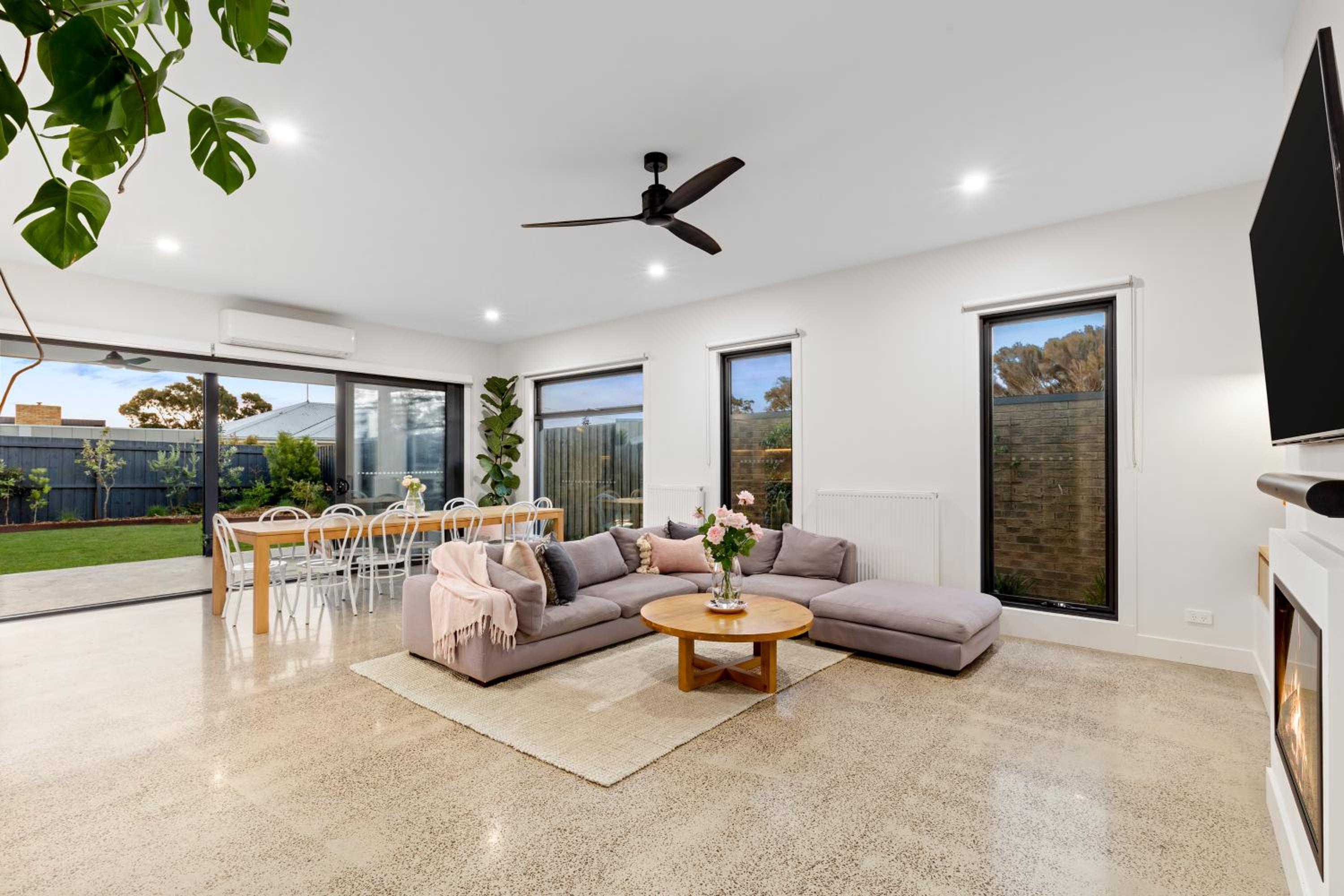 Sensational 4 Bedroom House - Free Parking - Free WIFI