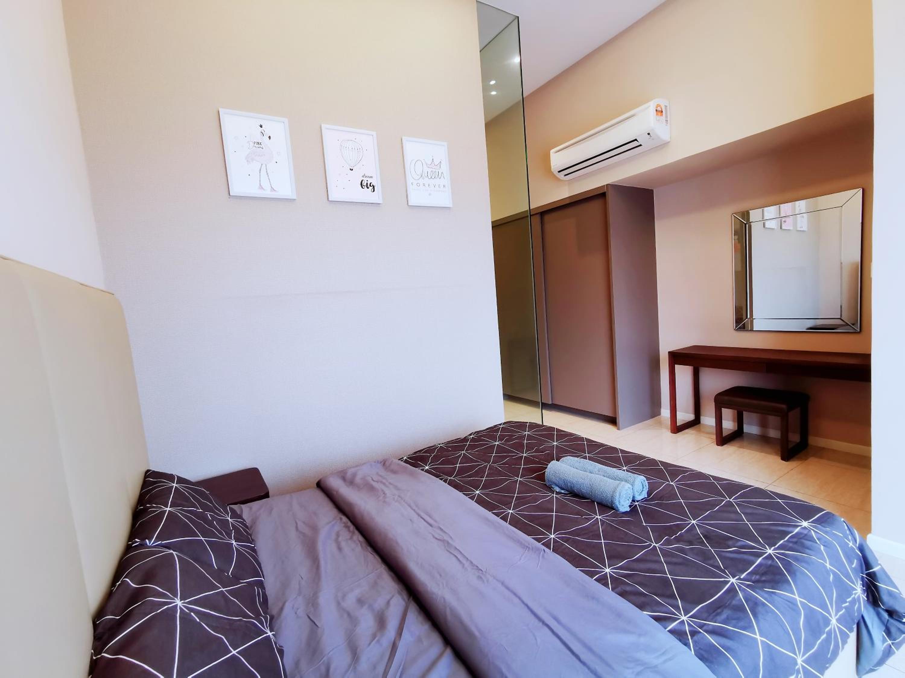 SKY POOL Luxury Suite 2-4Pax at KL City