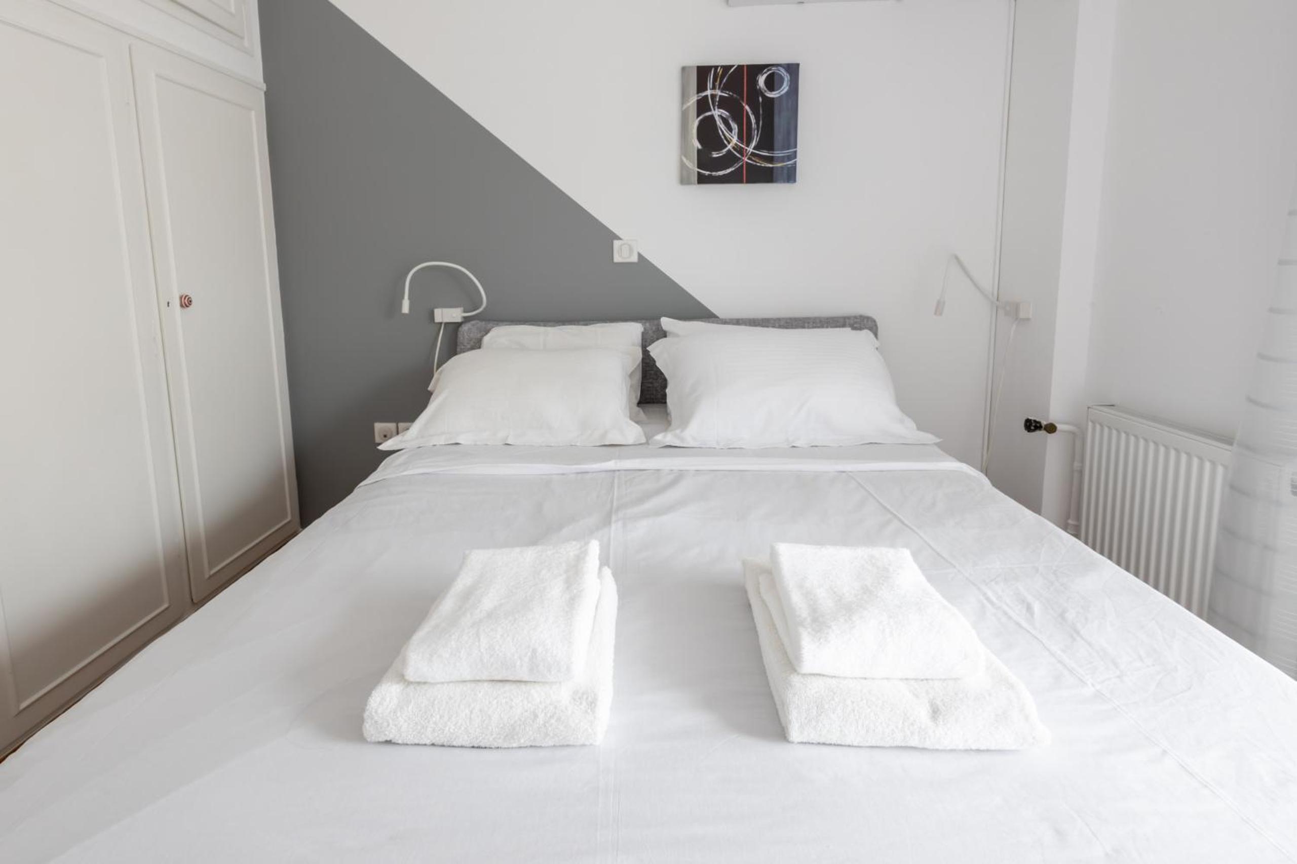 Deco Marble Apt with Acropolis view