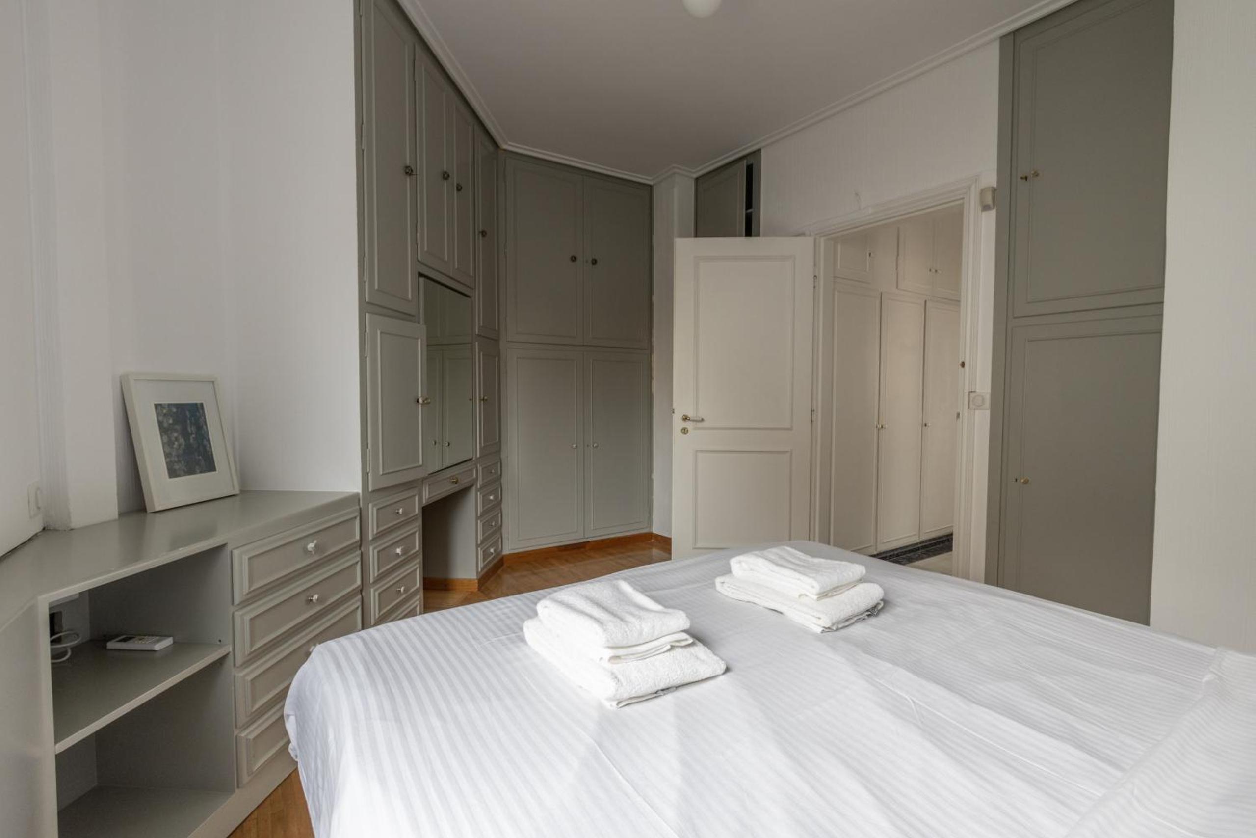 Deco Marble Apt with Acropolis view