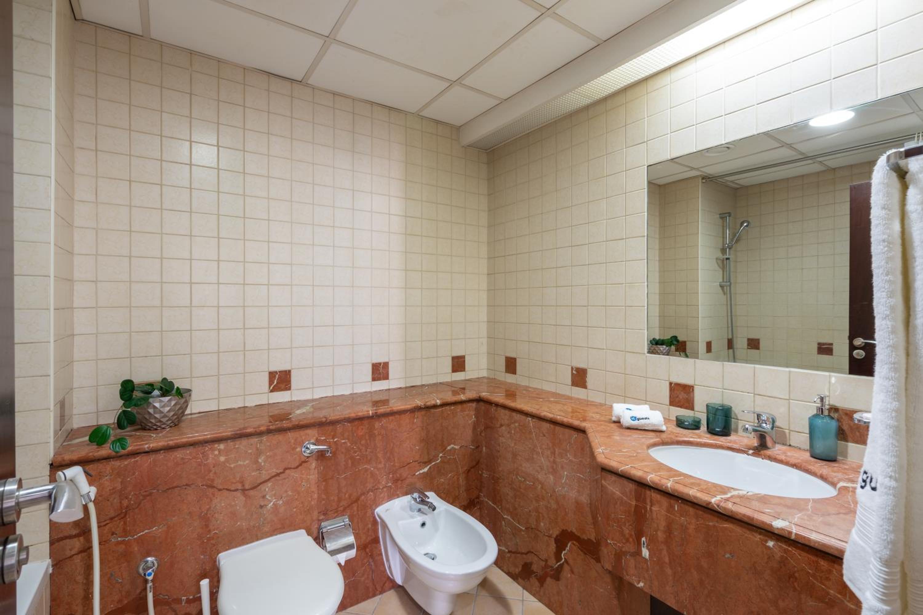 HiGuests - Large Apt in the Heart of Deira Near Clocktower
