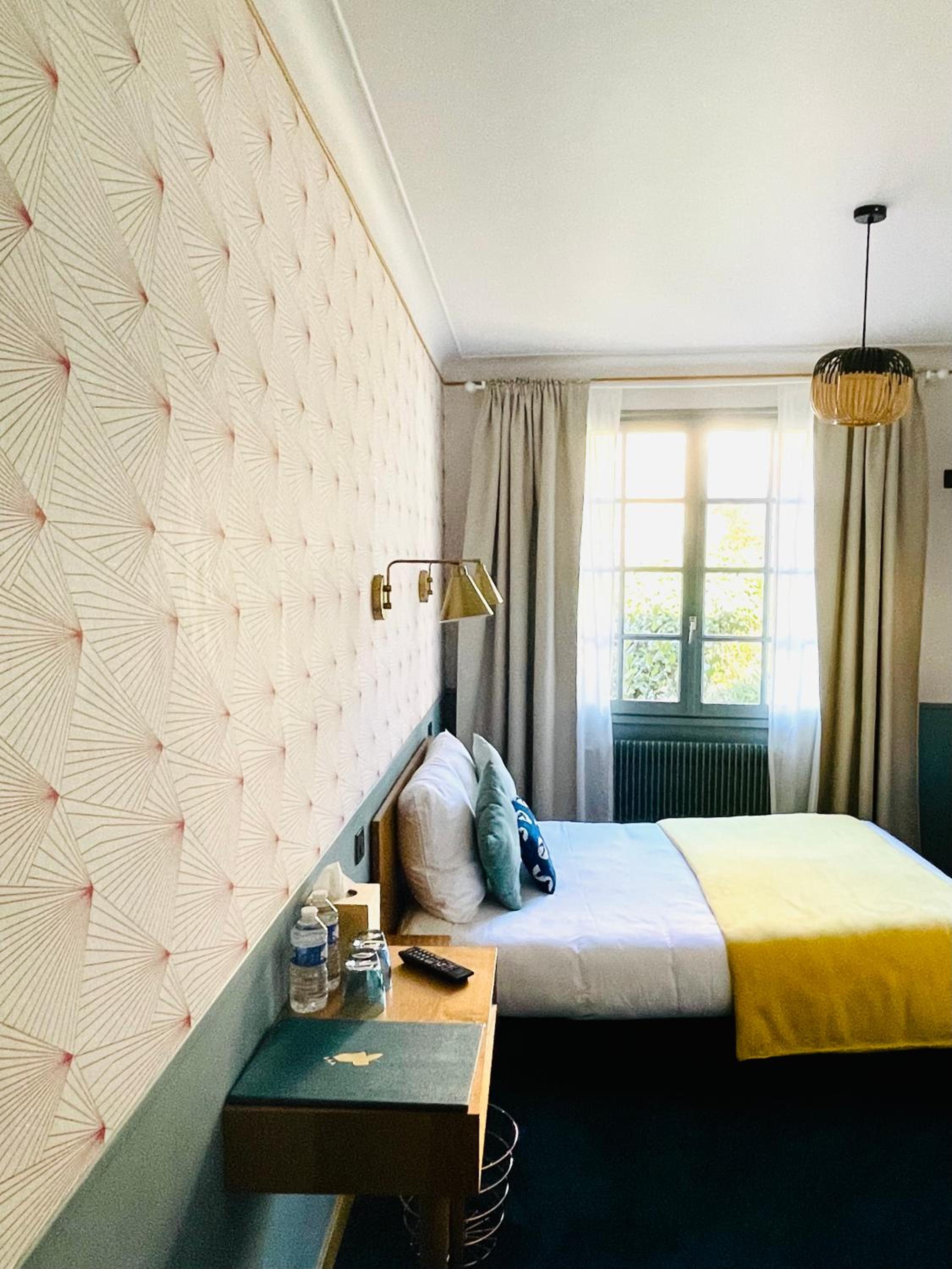 La Cascade en Clisson — hotel room