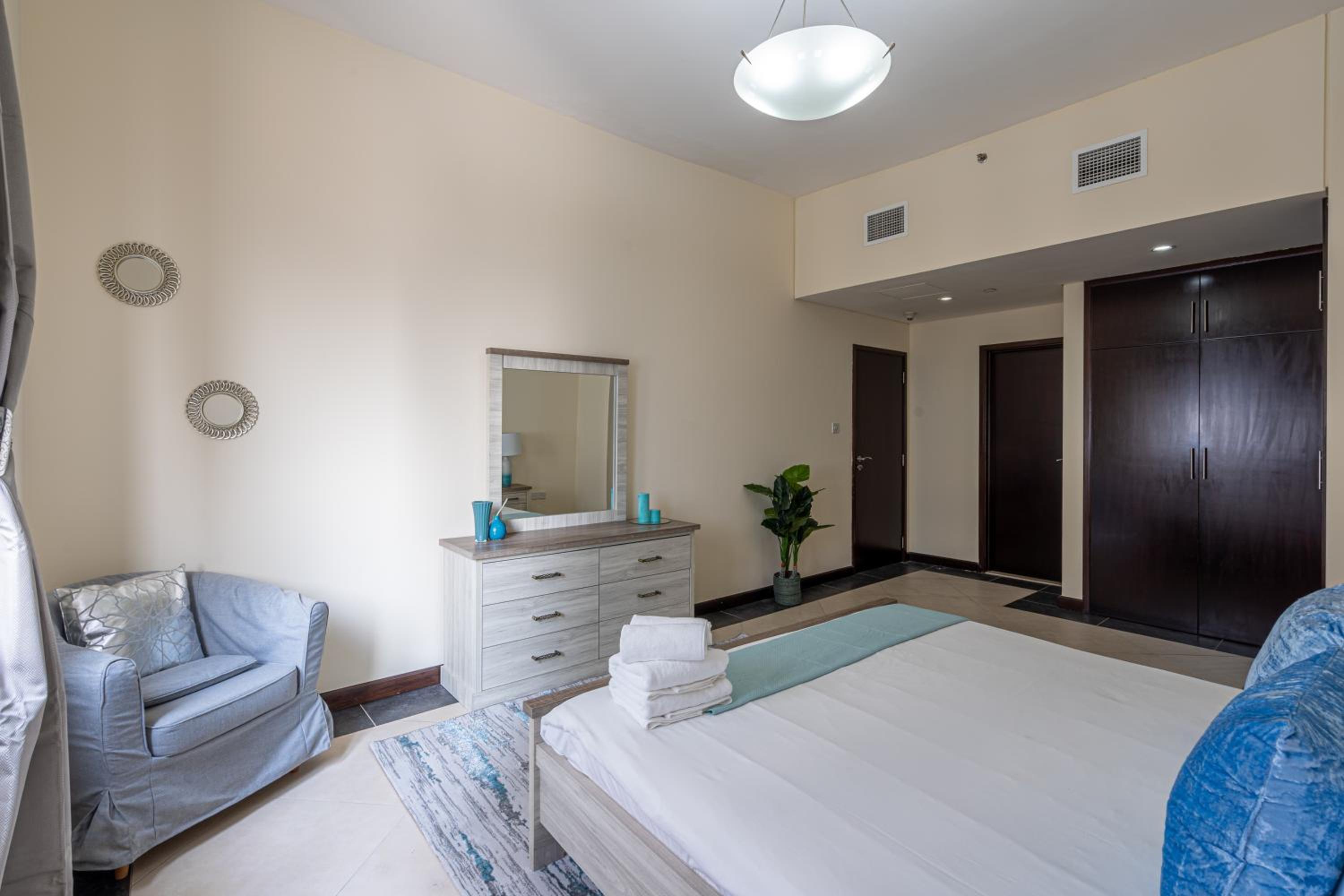 HiGuests - Large Apt in the Heart of Deira Near Clocktower