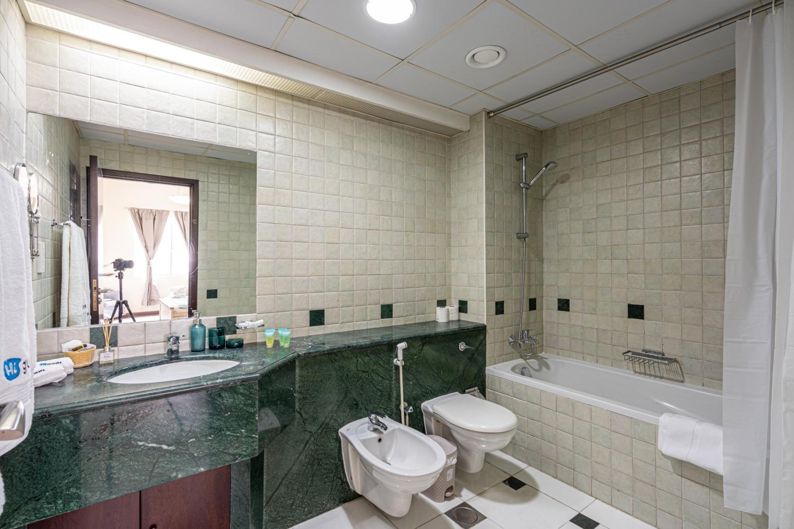 HiGuests - Large Apt in the Heart of Deira Near Clocktower