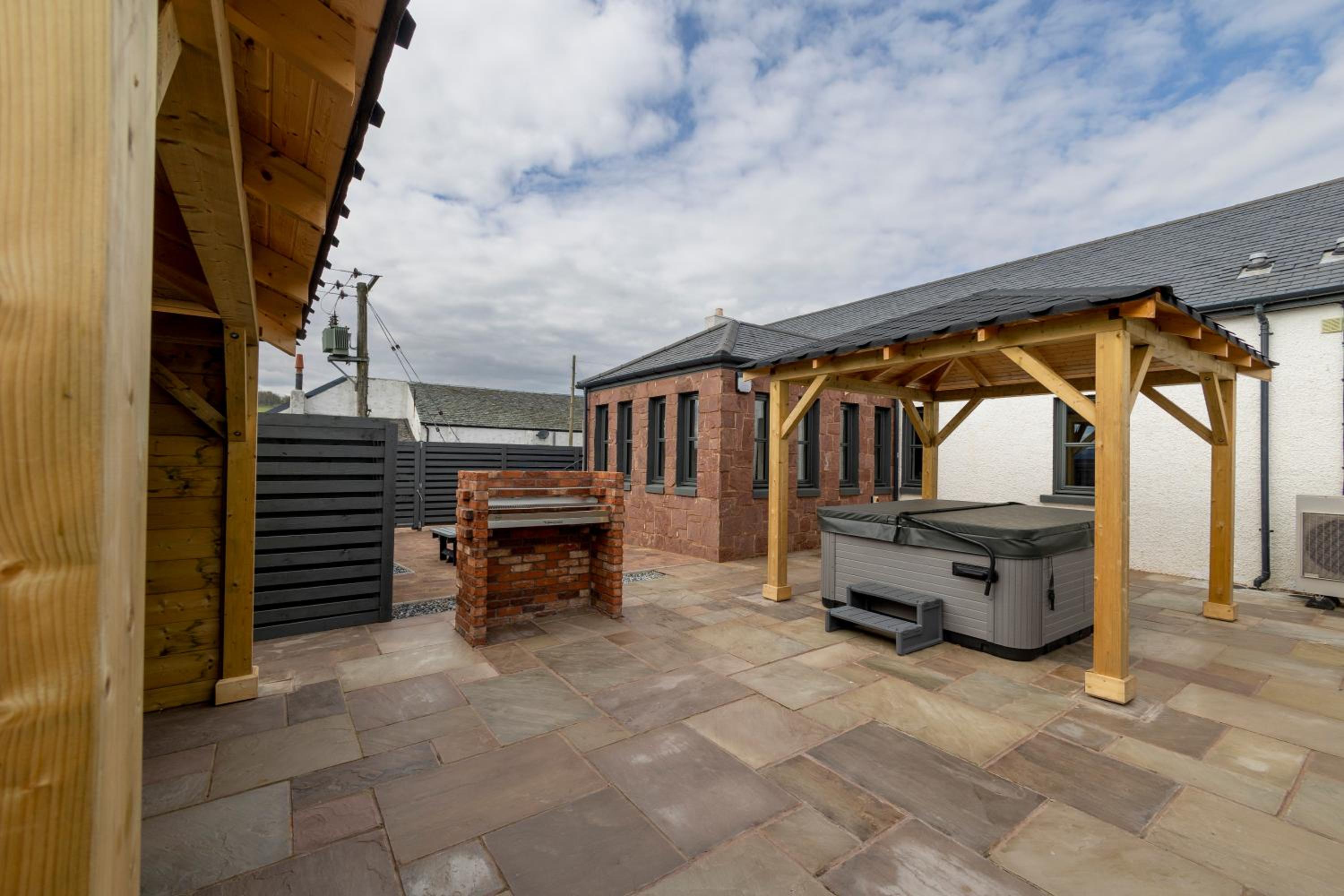 Westertonhill Holiday Lodges - Private Hot Tub Hire Available