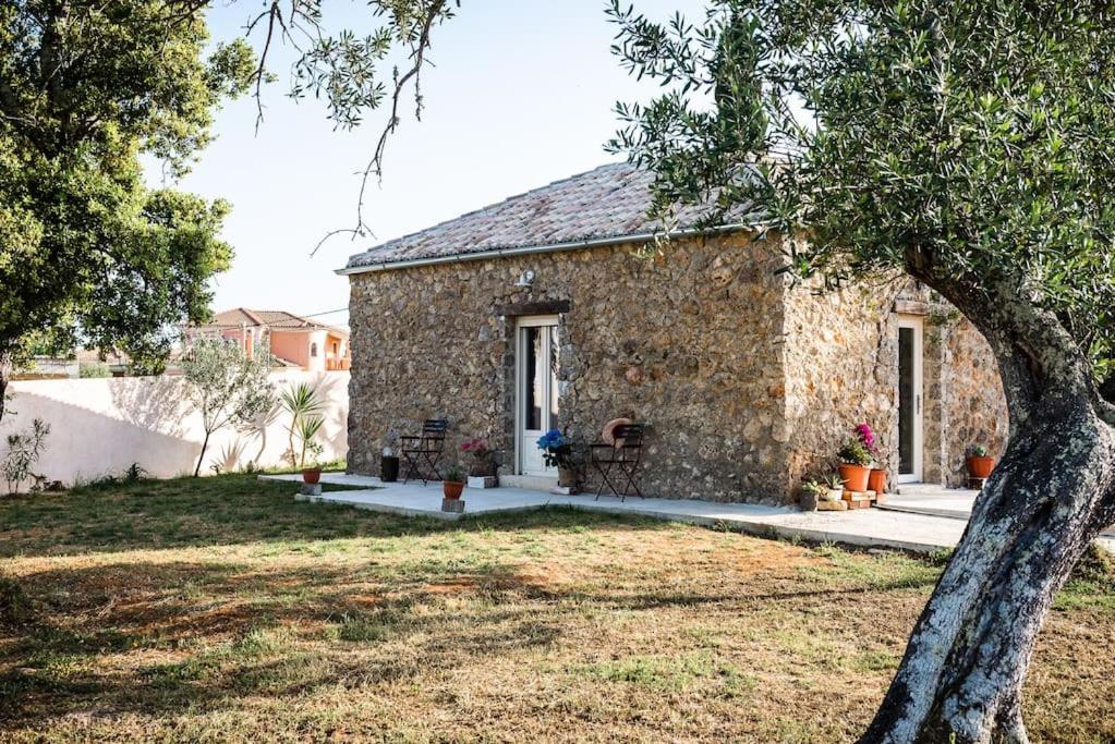 The Wild Cyclamen stone house and estate photo 3