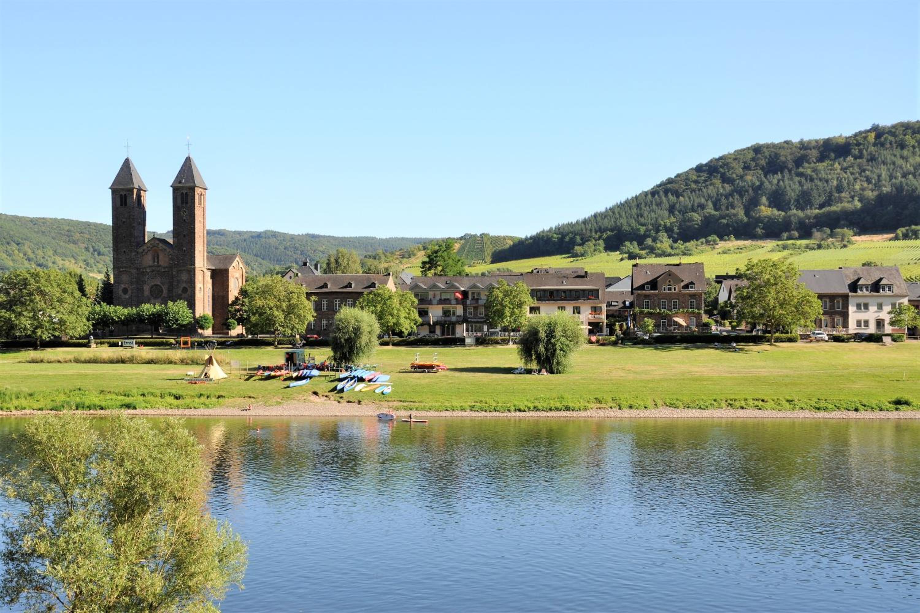 Ferienwohnungen by Weingut Hommes in Ernst Mosel