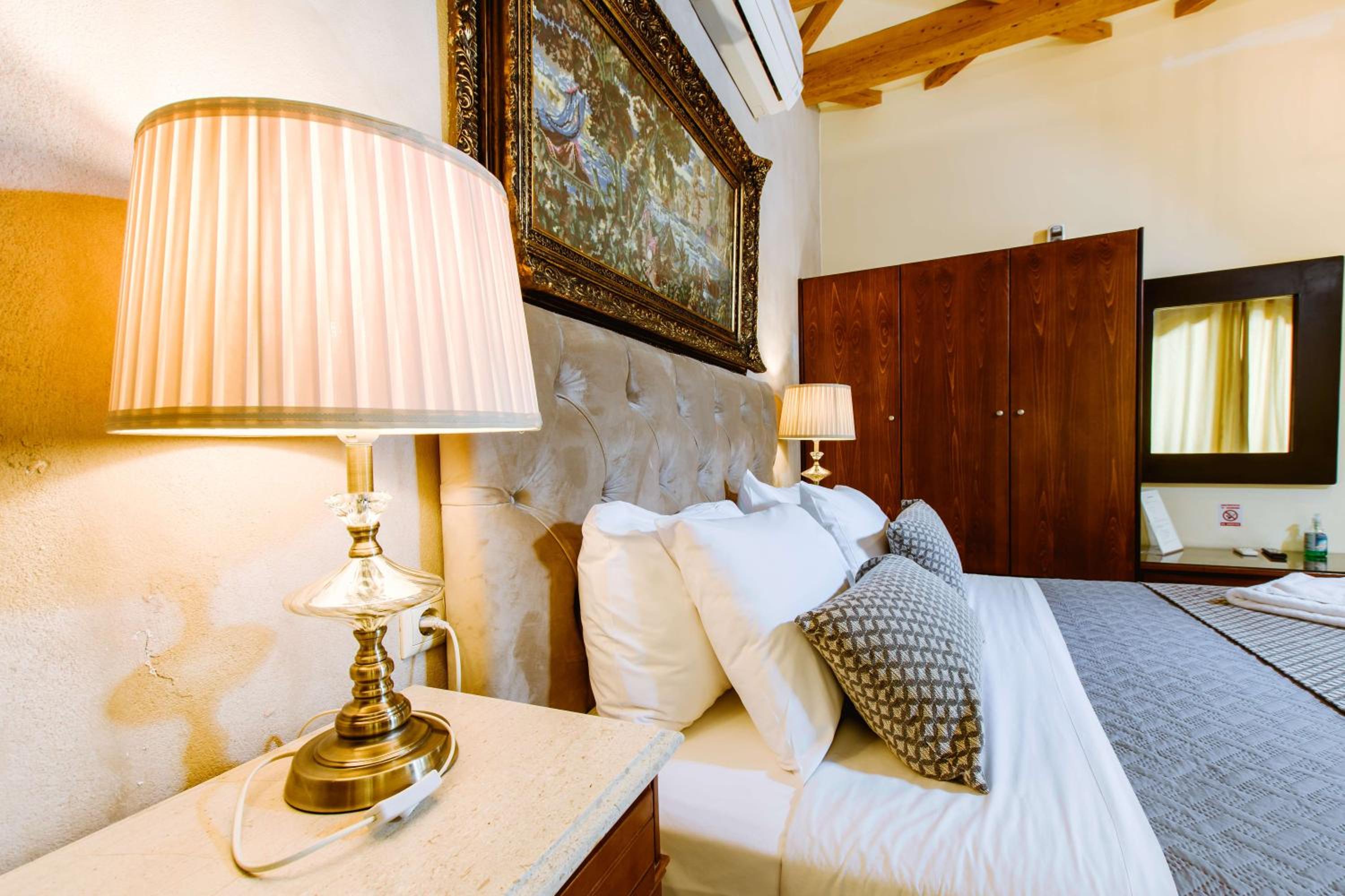 Bozzali Deluxe Hotel