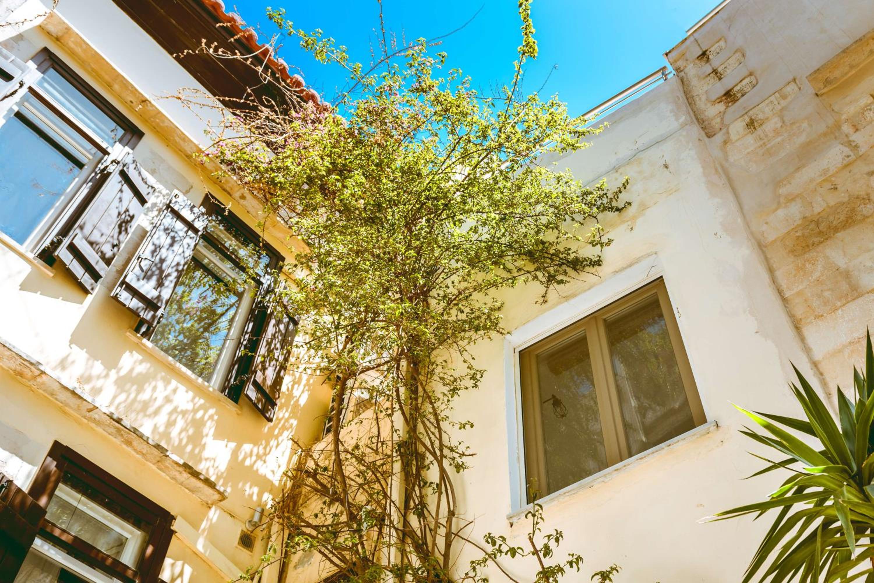 Bozzali Deluxe Hotel
