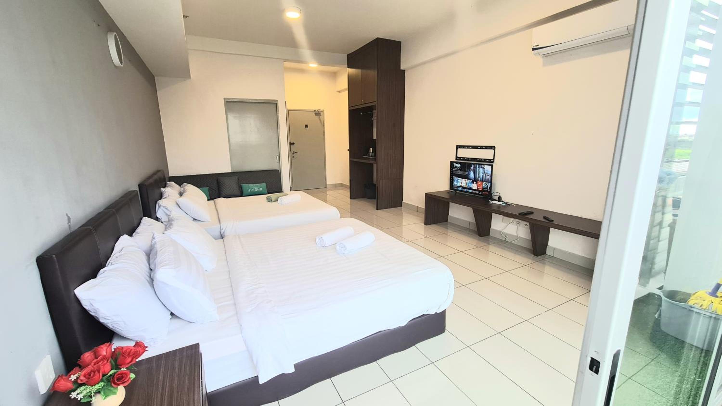 Aeropod [5B]/Near Airport / 2 Queen Bed/ Netflix/Free Parking photo 1