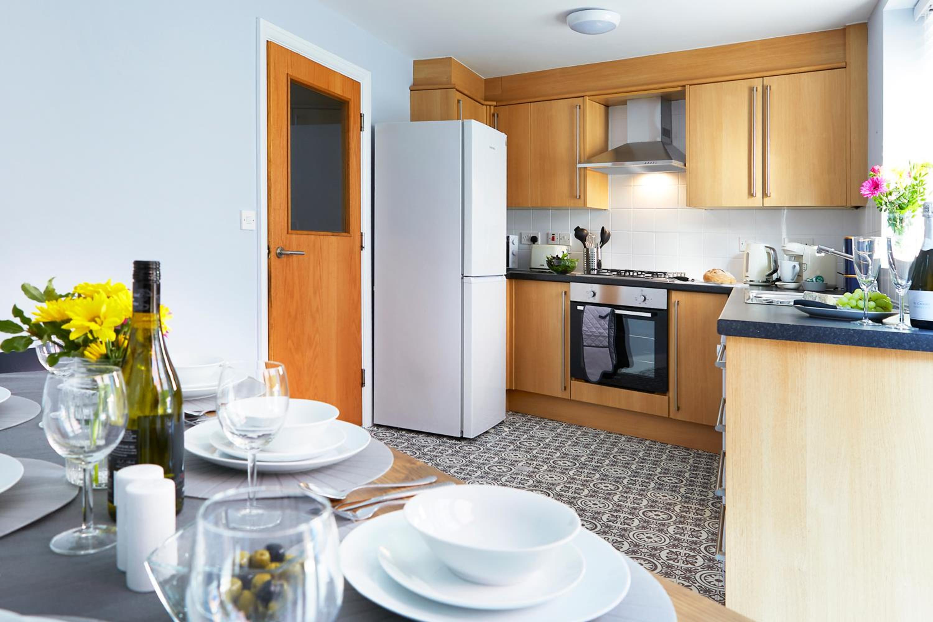 Charming 4-bed Townhouse on South Cliff view 2