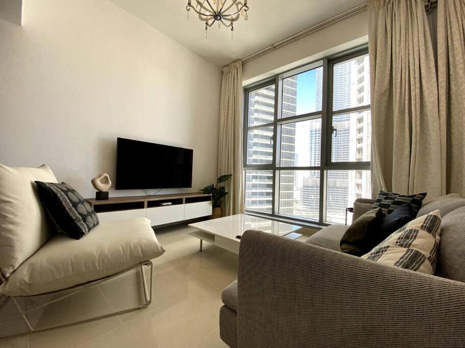 Lux BnB Standpoint Tower Burj & Fountain Views