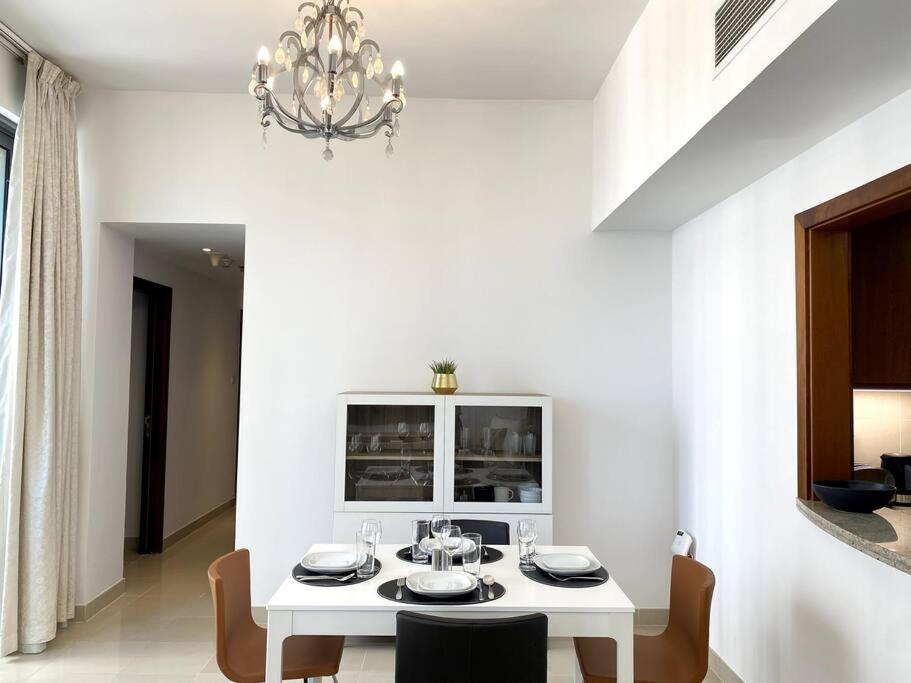 Lux BnB Standpoint Tower Burj & Fountain Views