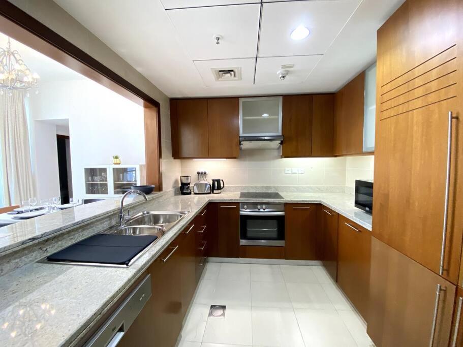 Lux BnB Standpoint Tower Burj & Fountain Views