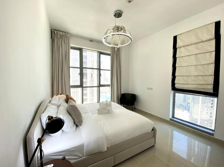 Lux BnB Standpoint Tower Burj & Fountain Views