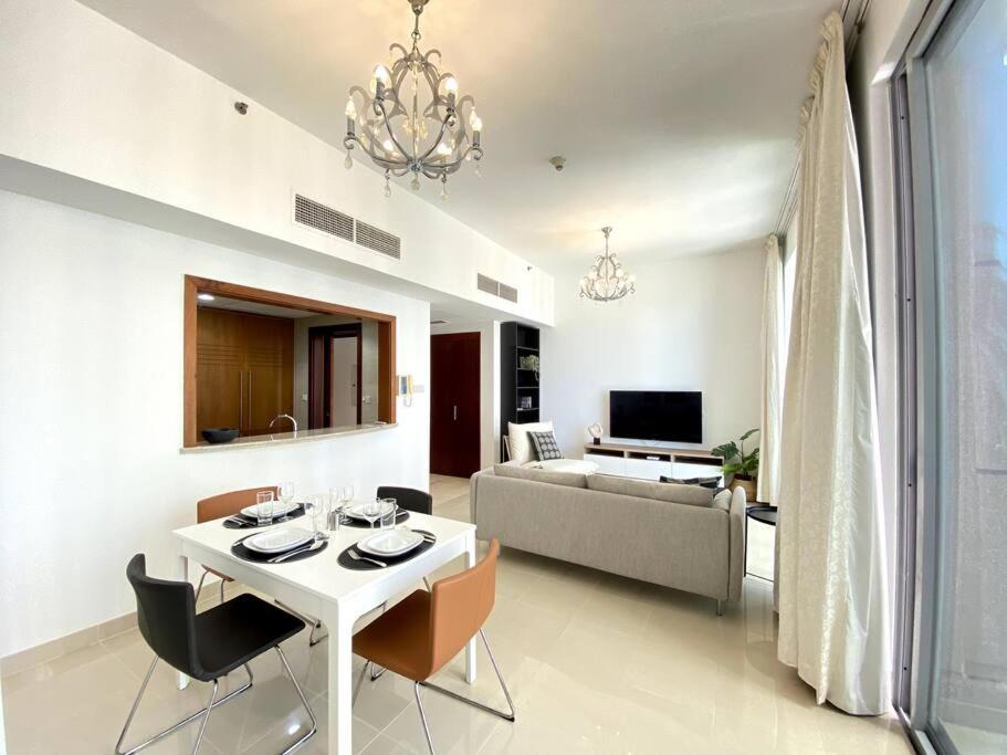 Lux BnB Standpoint Tower Burj & Fountain Views