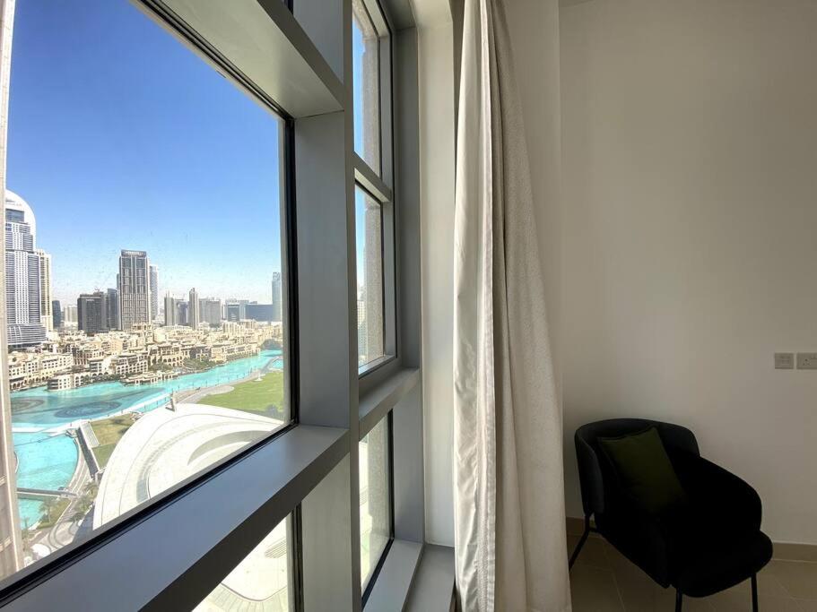 Lux BnB Standpoint Tower Burj & Fountain Views