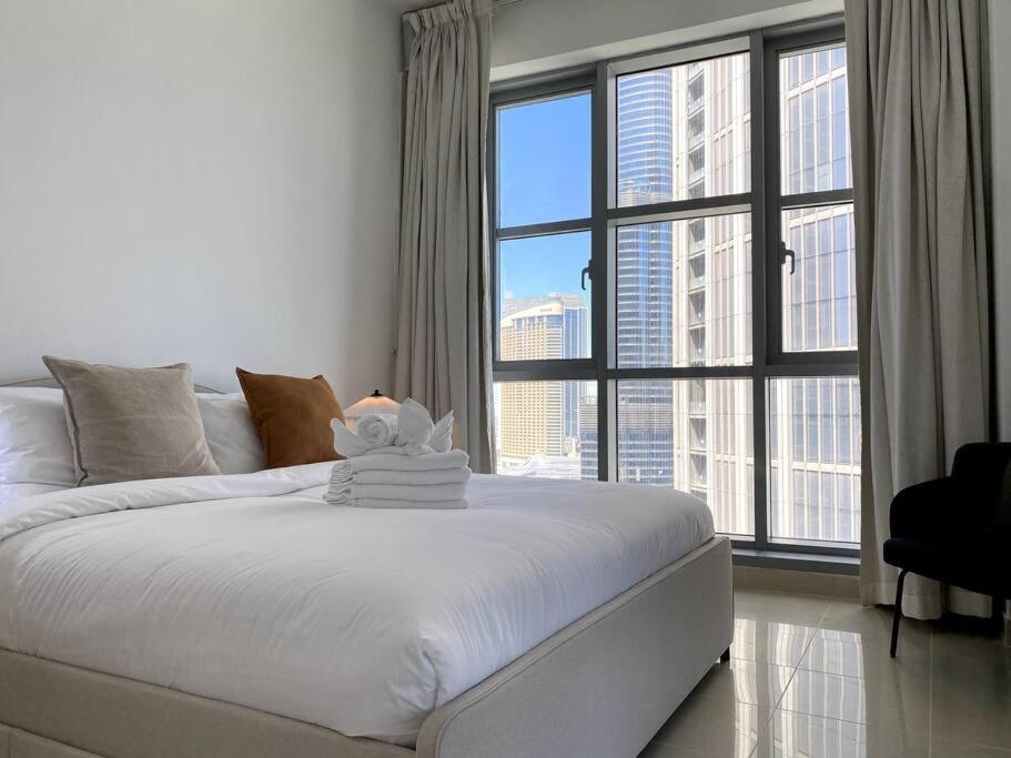 Lux BnB Standpoint Tower Burj & Fountain Views