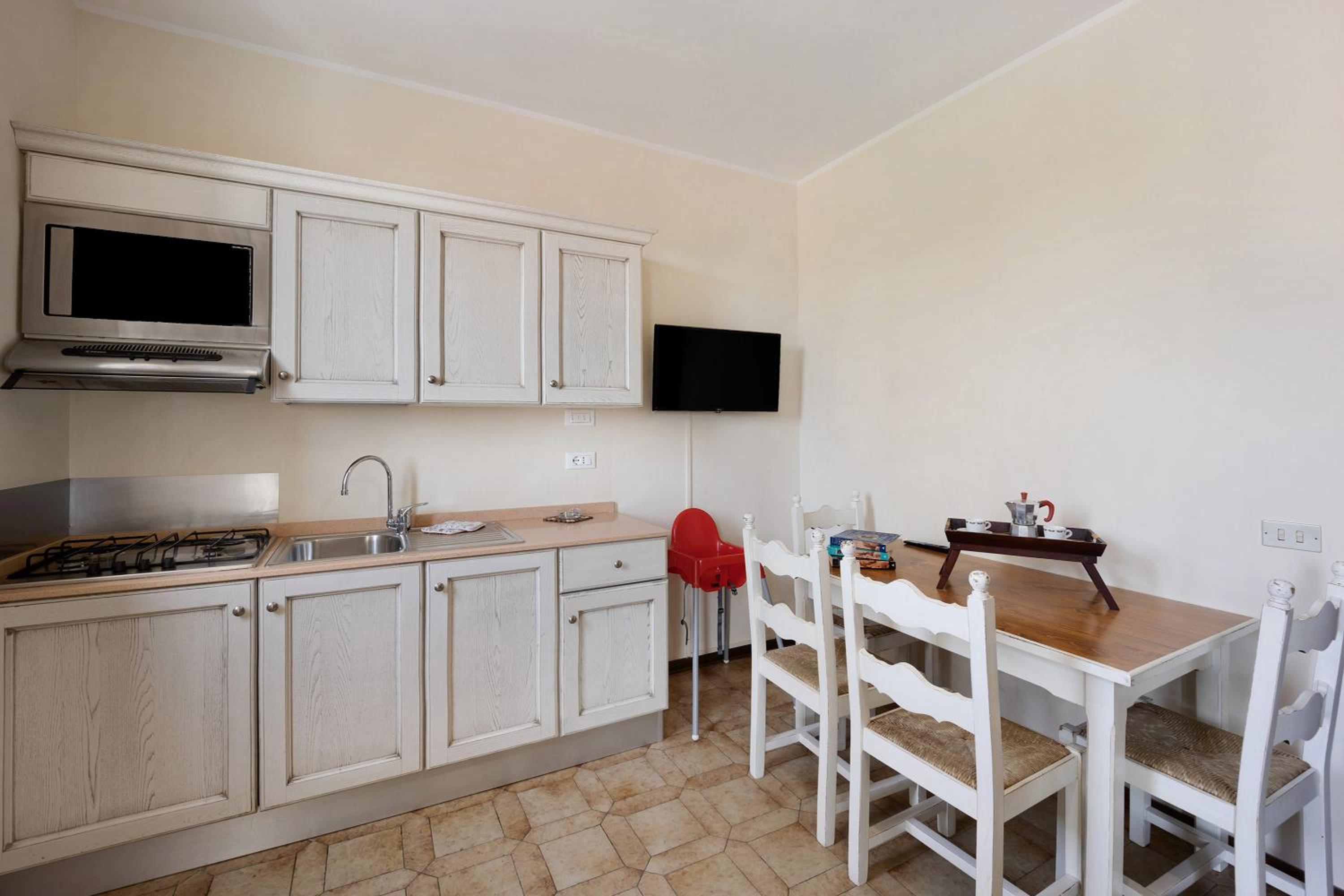 E6-12 bilocale Borgo Rovere view 4