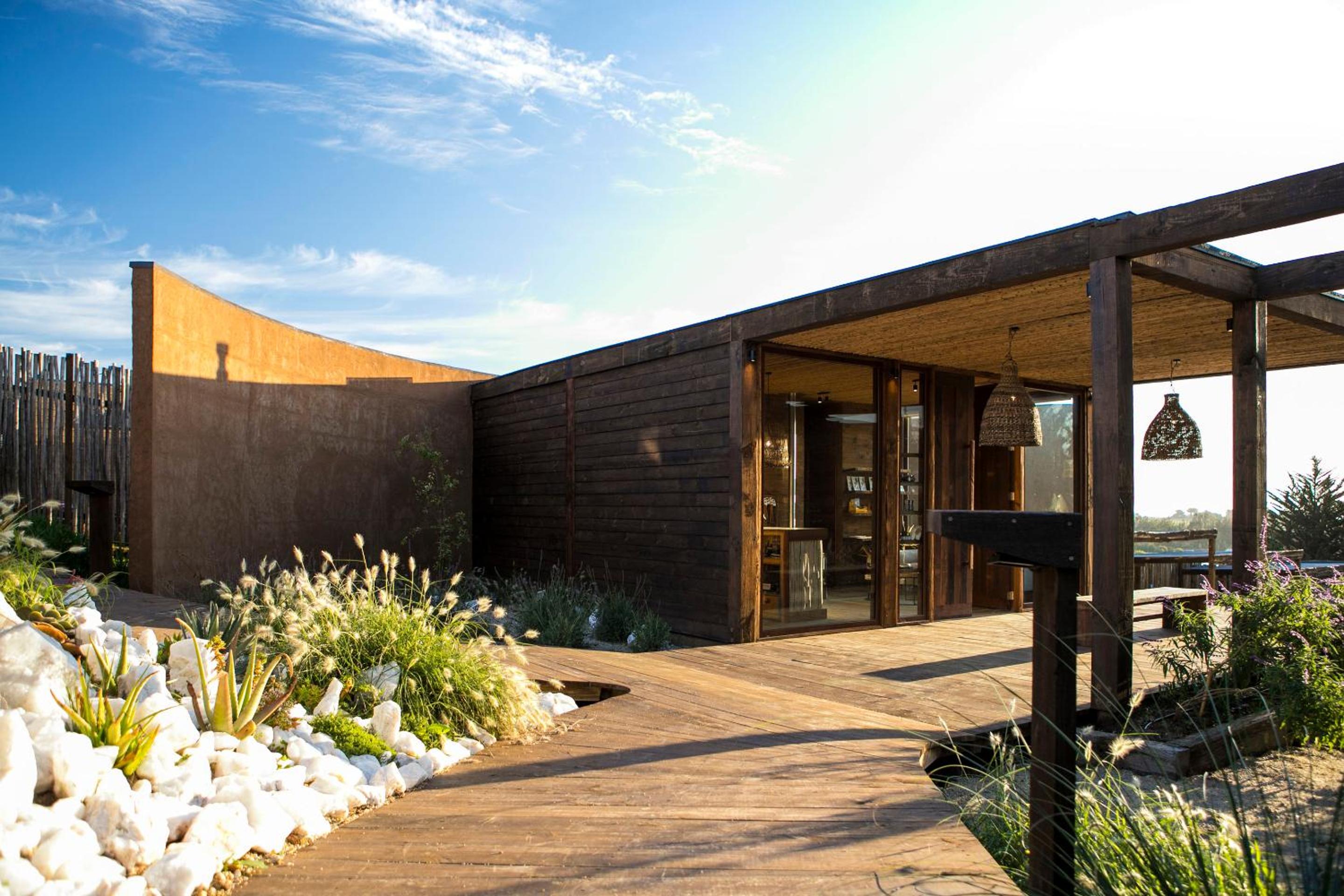 Hotel Cuarzo Lodge - Image 1