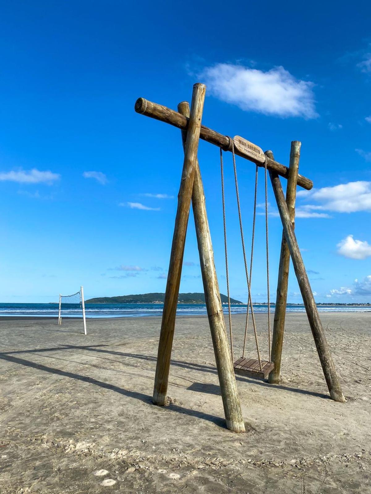 CASA COMPLETA para alugar na Praia da Pinheira.