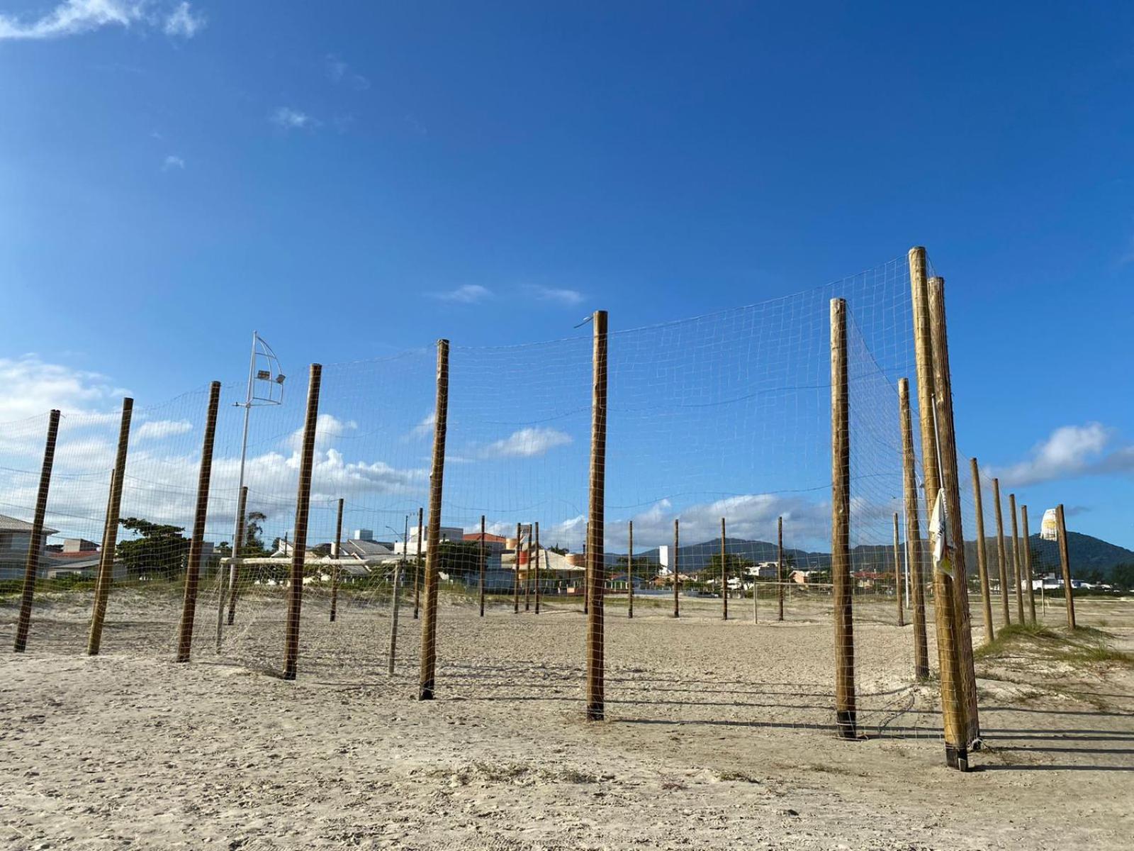 CASA COMPLETA para alugar na Praia da Pinheira.