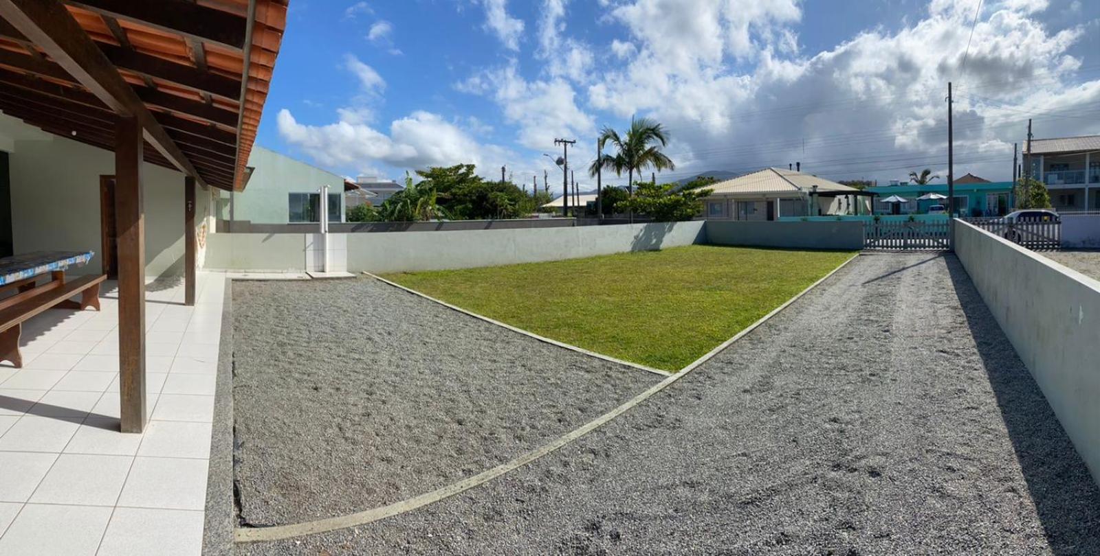 CASA COMPLETA para alugar na Praia da Pinheira.