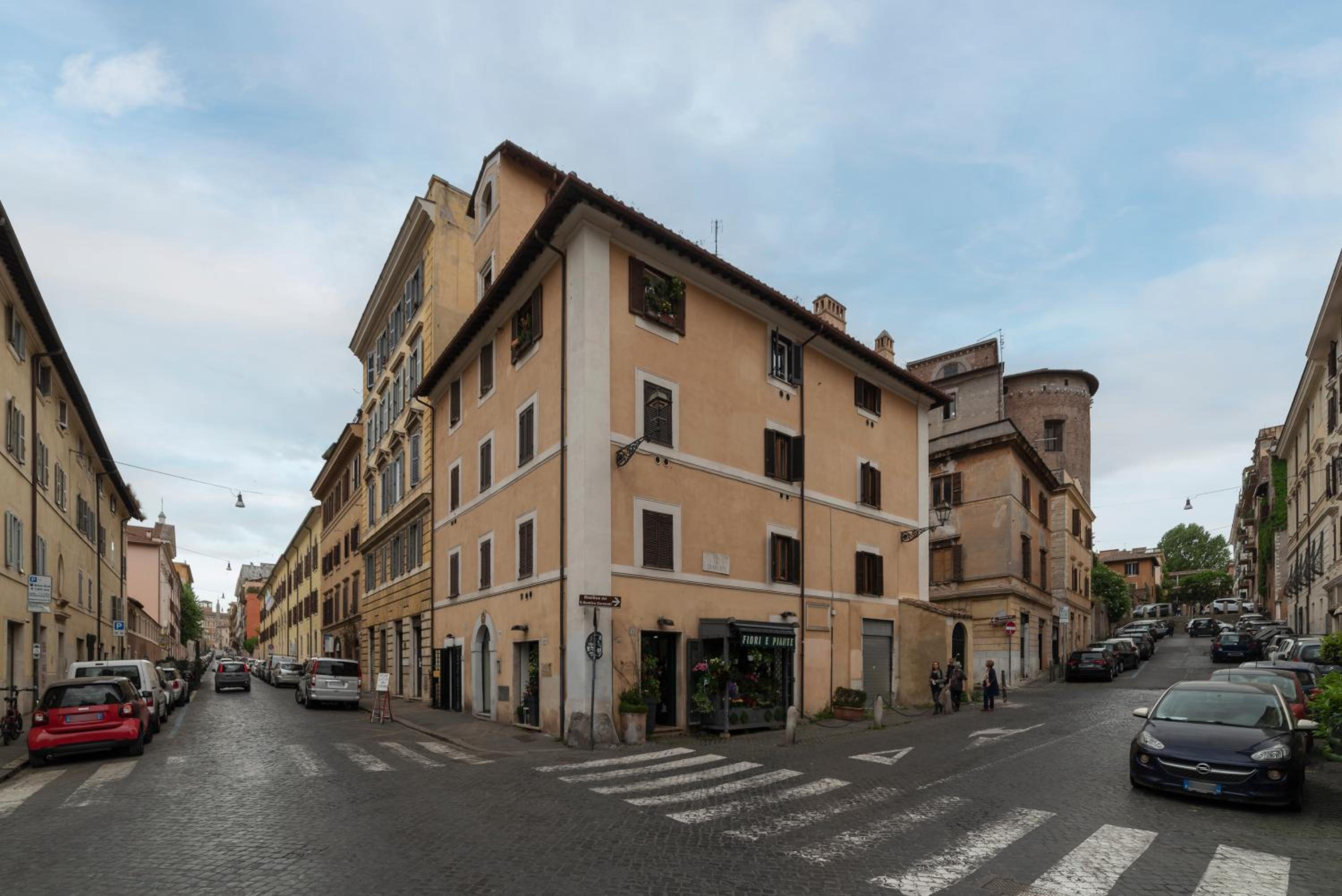 GuestHost - Colosseo & Fori imperiali Wooden Flat