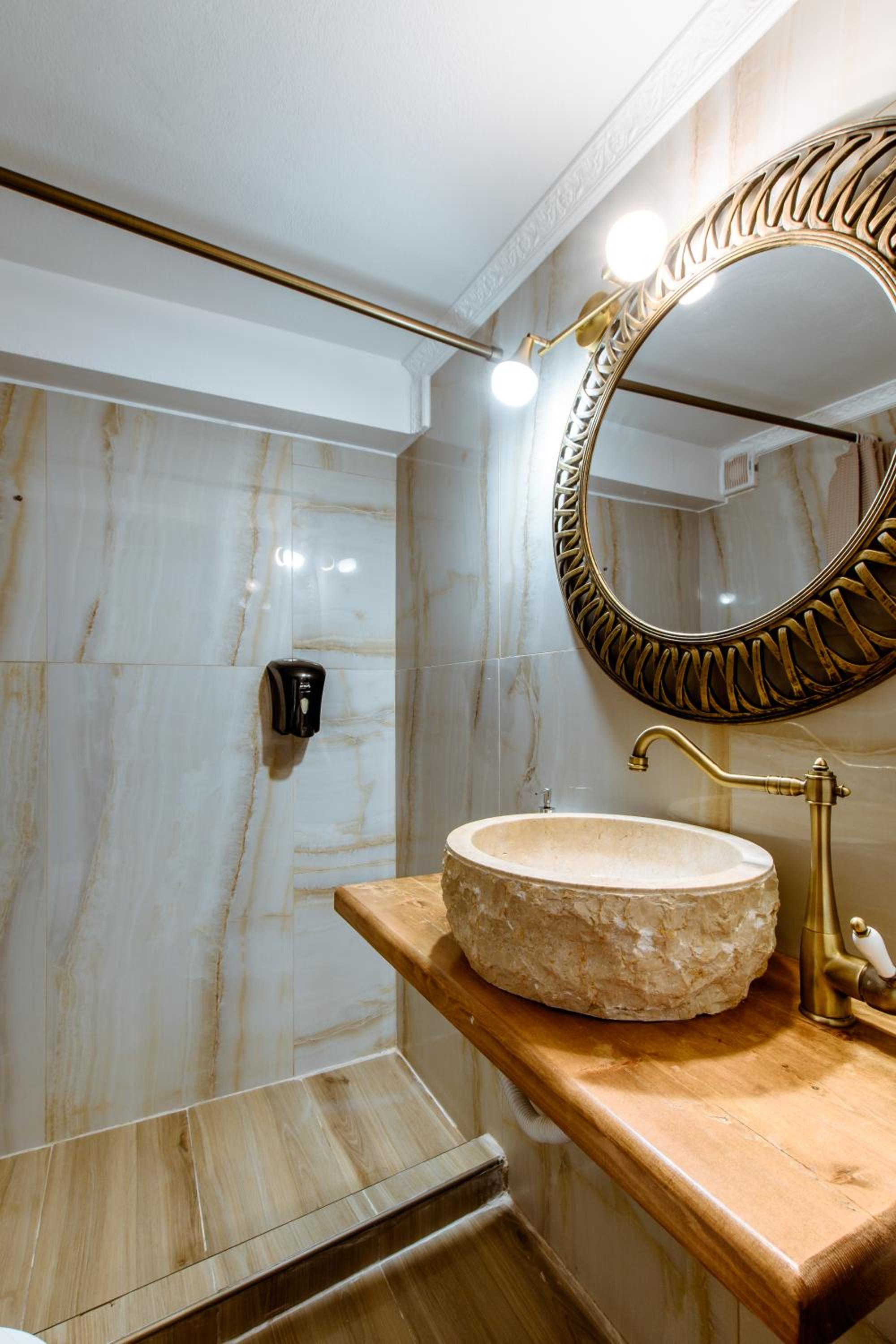 Bozzali Deluxe Hotel