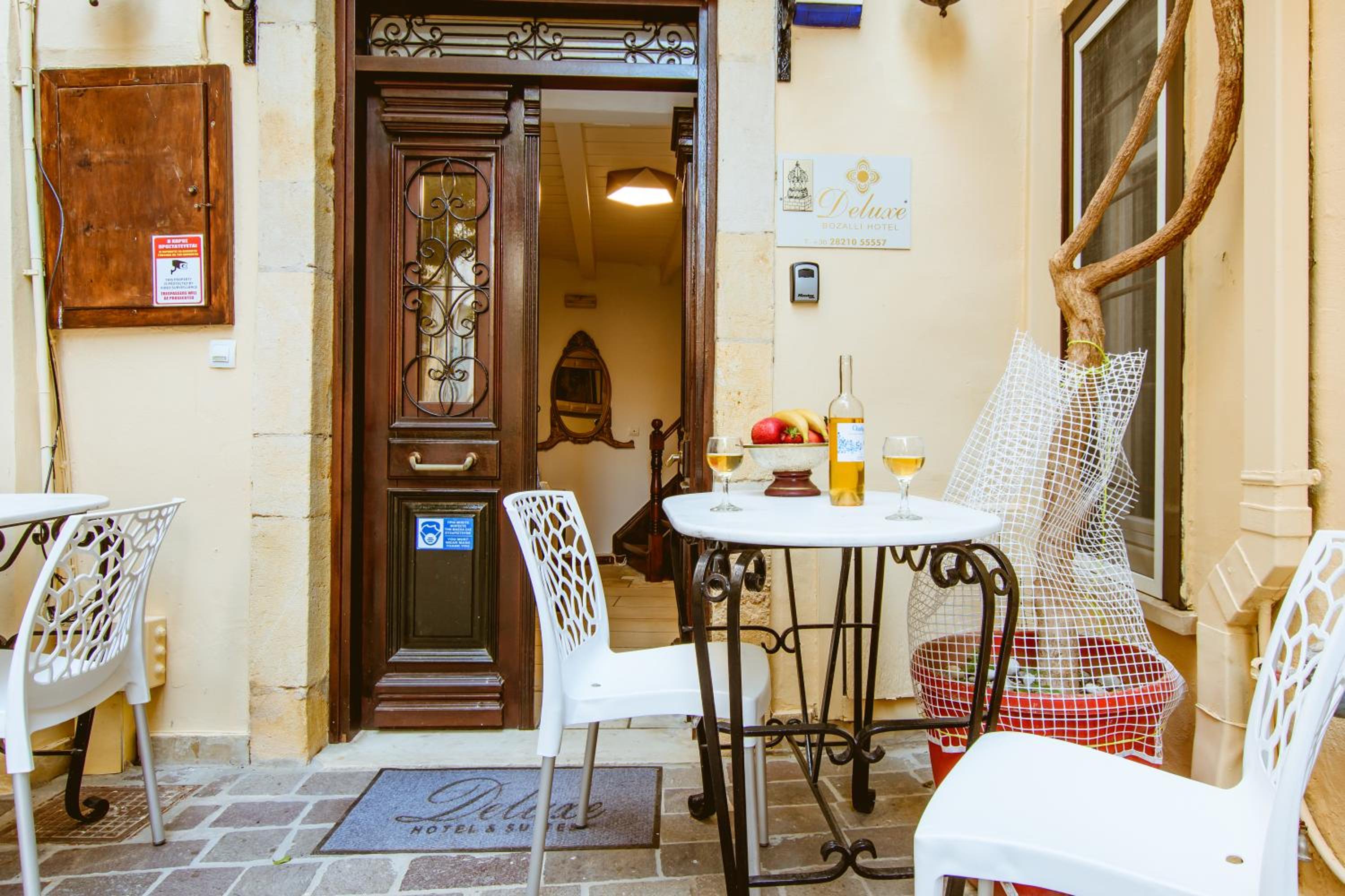 Bozzali Deluxe Hotel