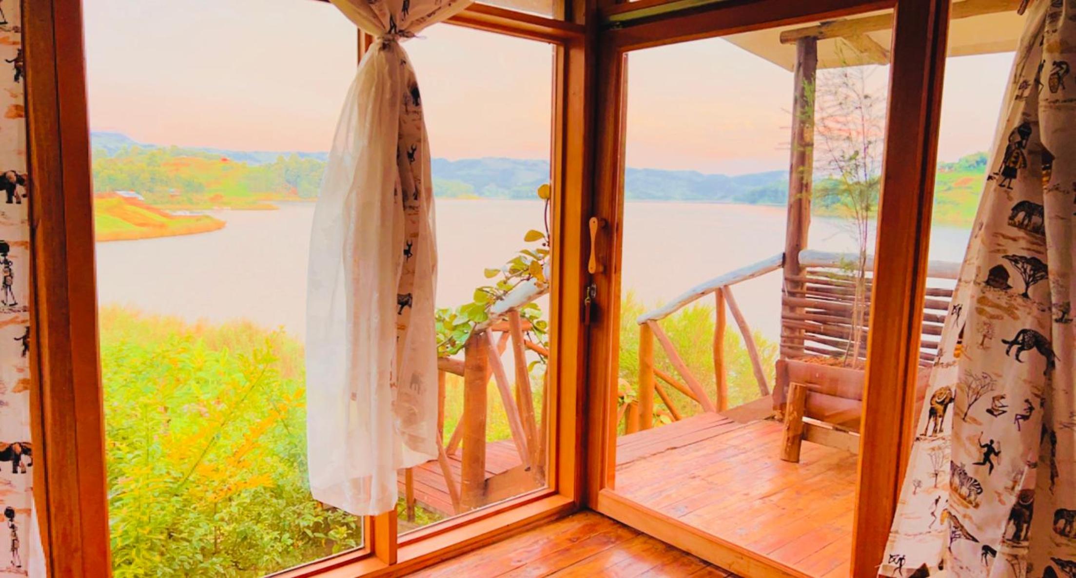 Lake Bunyonyi Rock Resort