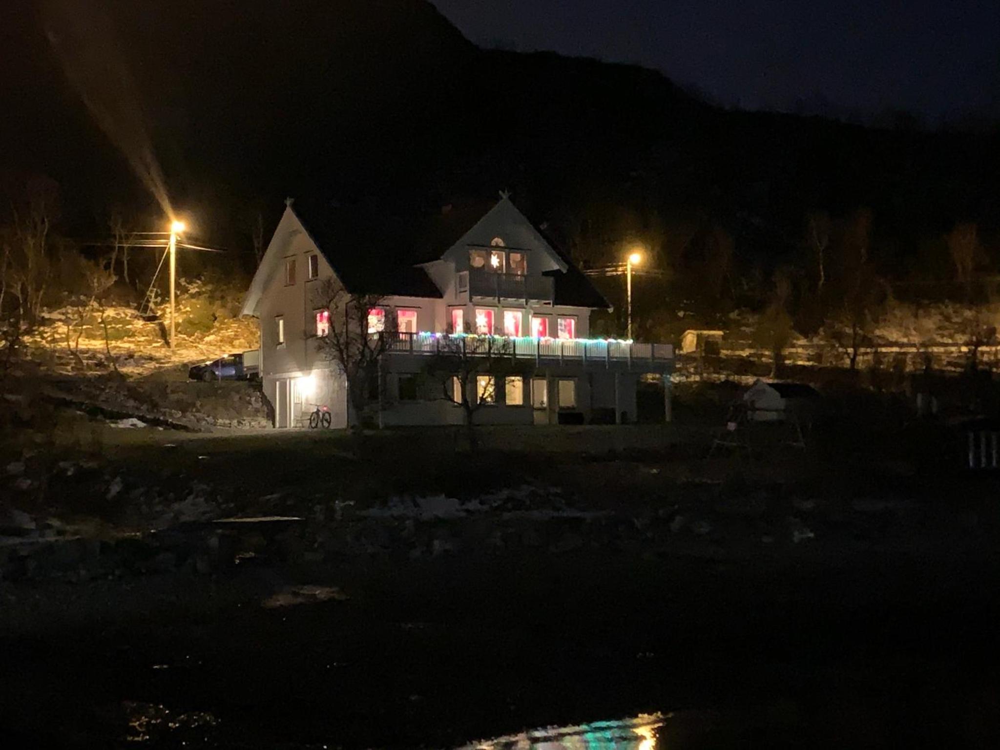 Kvaløya apartment by the sea view 4