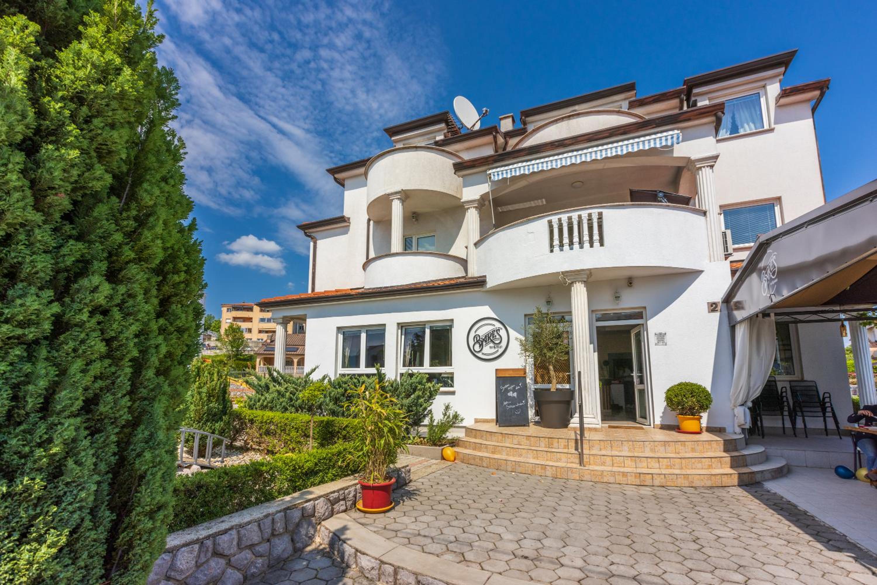 APARTMENTS VILLA BARE - Sea View & Private Parking