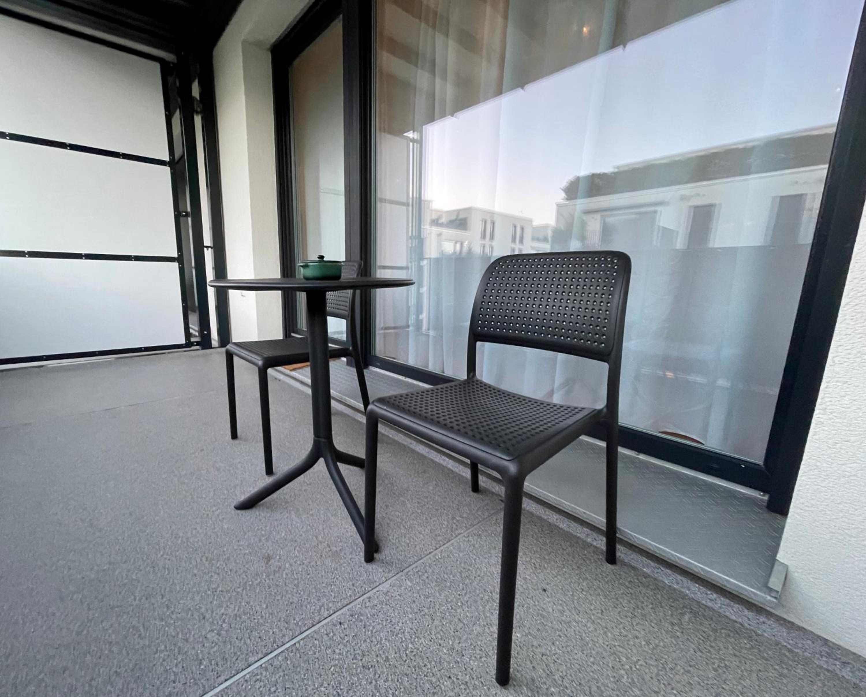 Offenbach Vacations - Studio Stevie Nicks I Parking Spot I Workplace I 24in Screen I Kitchen I PS4 - Property Image 2