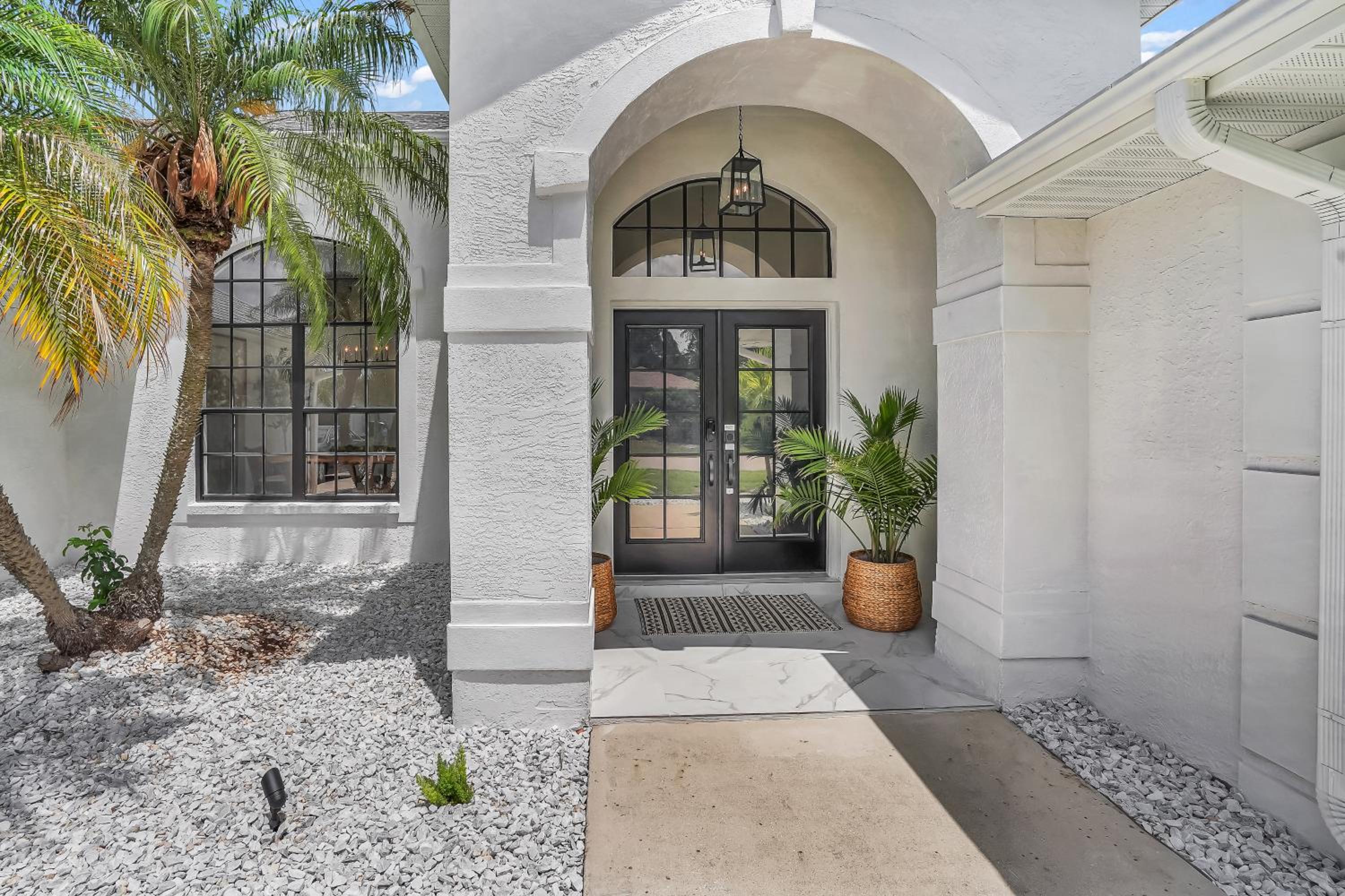 Exquisite 4-Bedroom Villa with Heated Pool Sarasota Area view 3